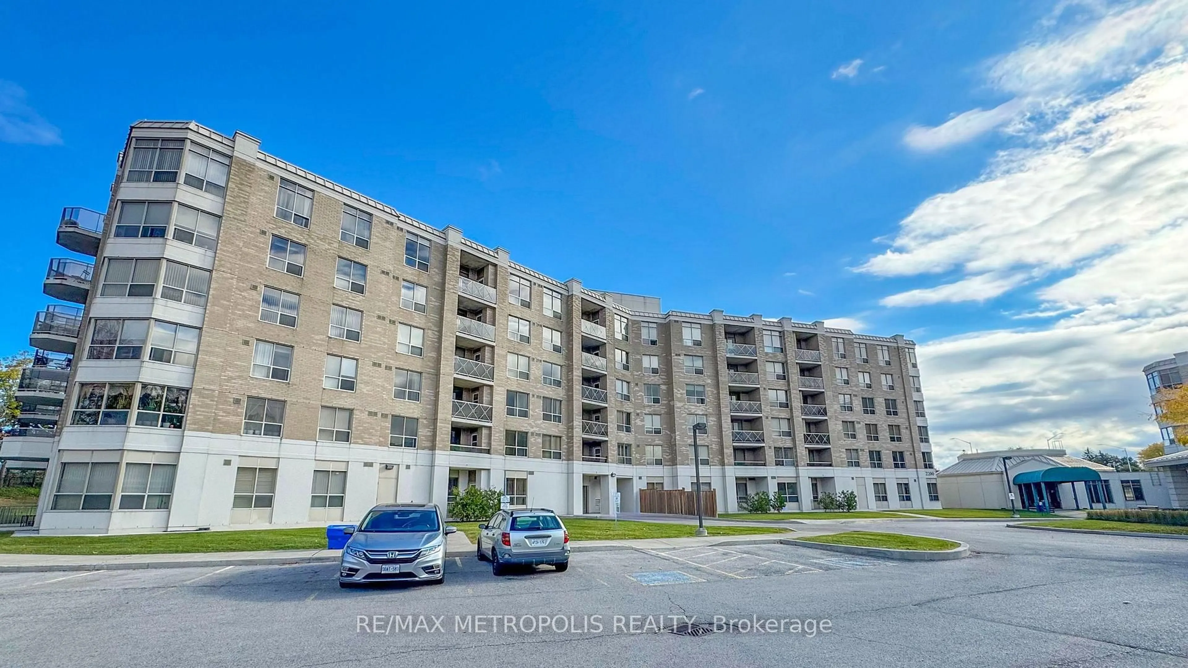 A pic from outside/outdoor area/front of a property/back of a property/a pic from drone, street for 2200 John St #412, Markham Ontario L3T 7S7