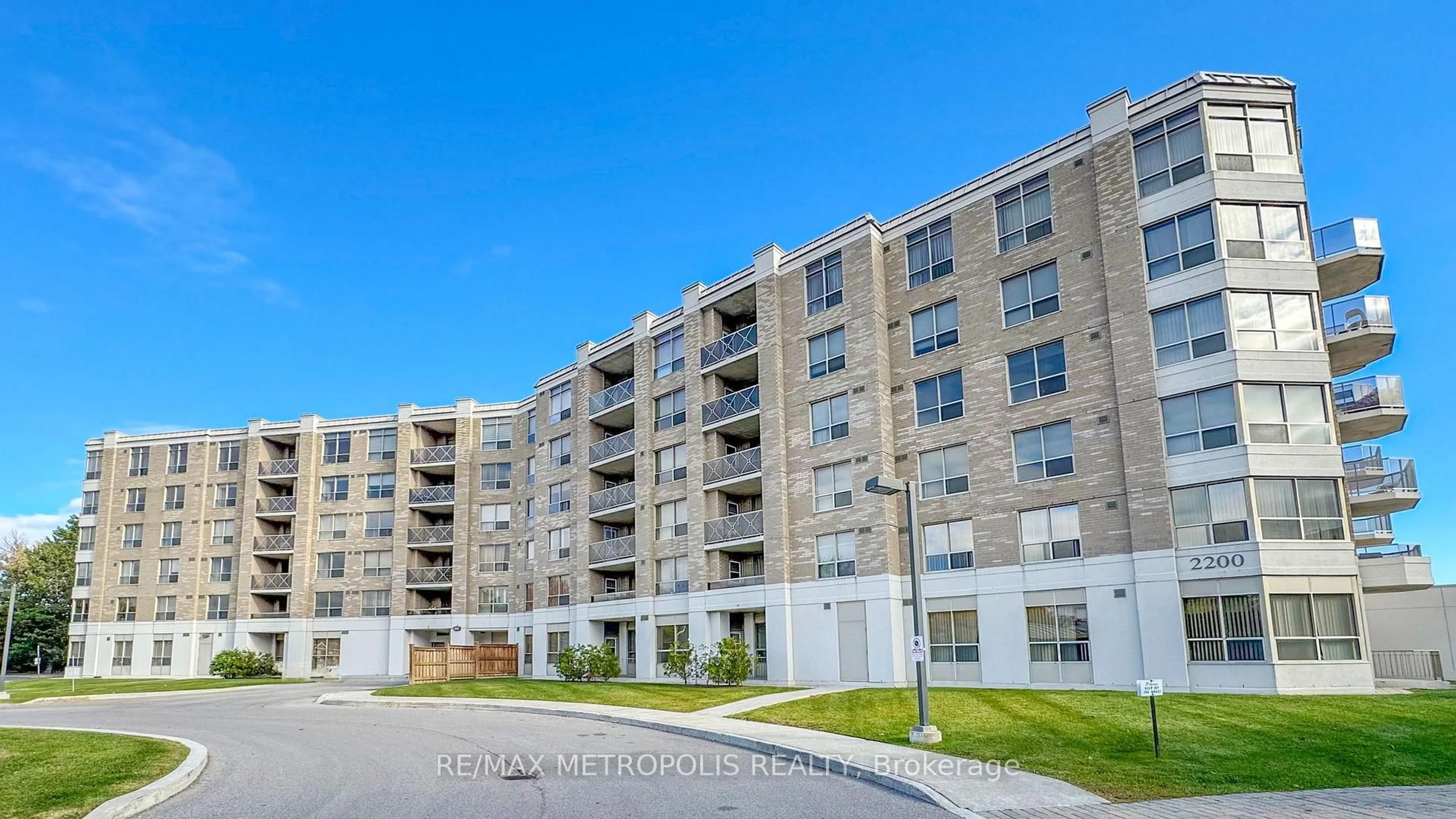 Patio, building for 2200 John St #412, Markham Ontario L3T 7S7