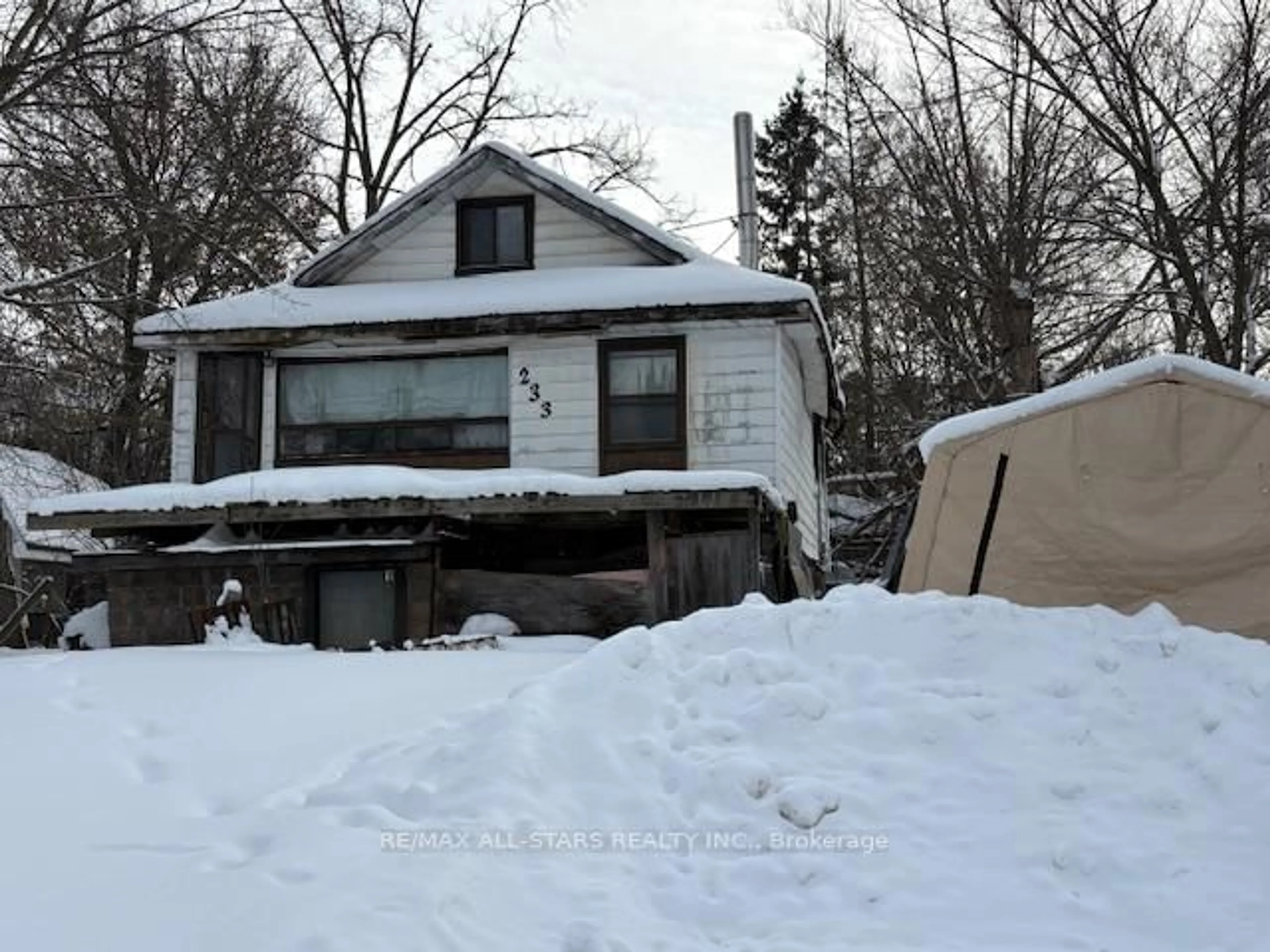 Shed for 233 Pine Beach Dr, Georgina Ontario L4P 2V7