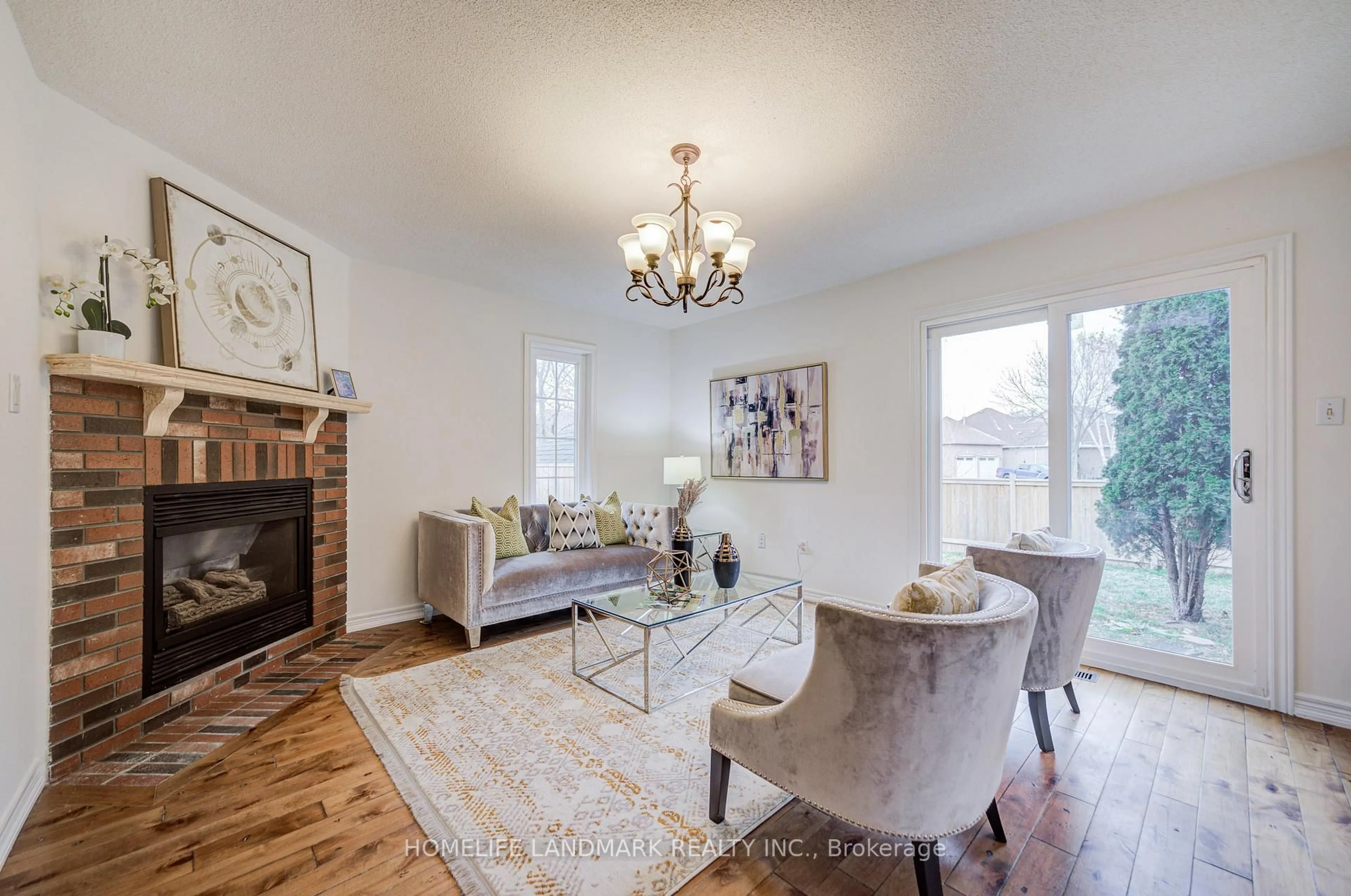 Living room with furniture, wood/laminate floor for 223 Deerglen Terr, Aurora Ontario L4G 6Y5