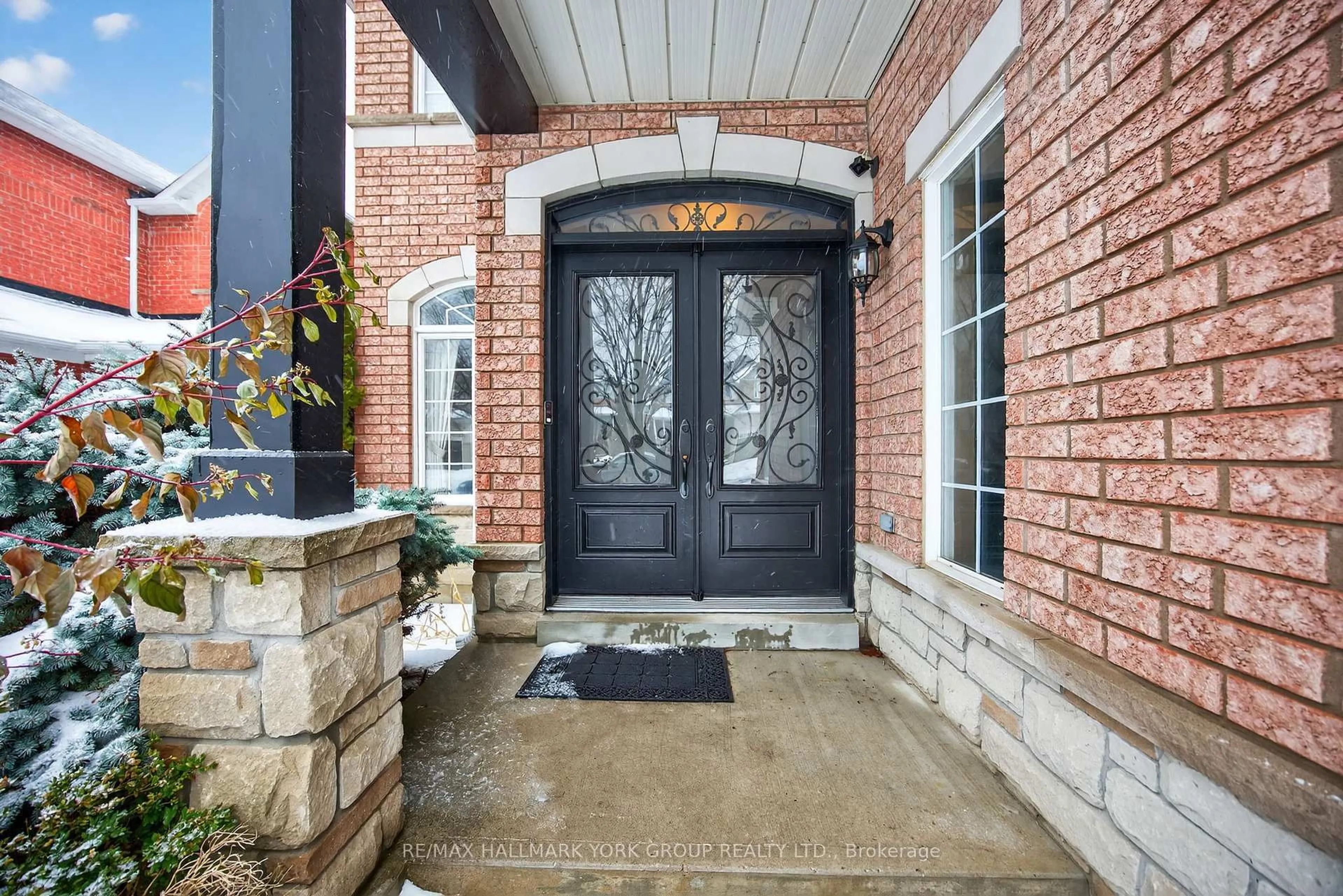 Indoor entryway for 99 Barberry Cres, Richmond Hill Ontario L4E 4S5