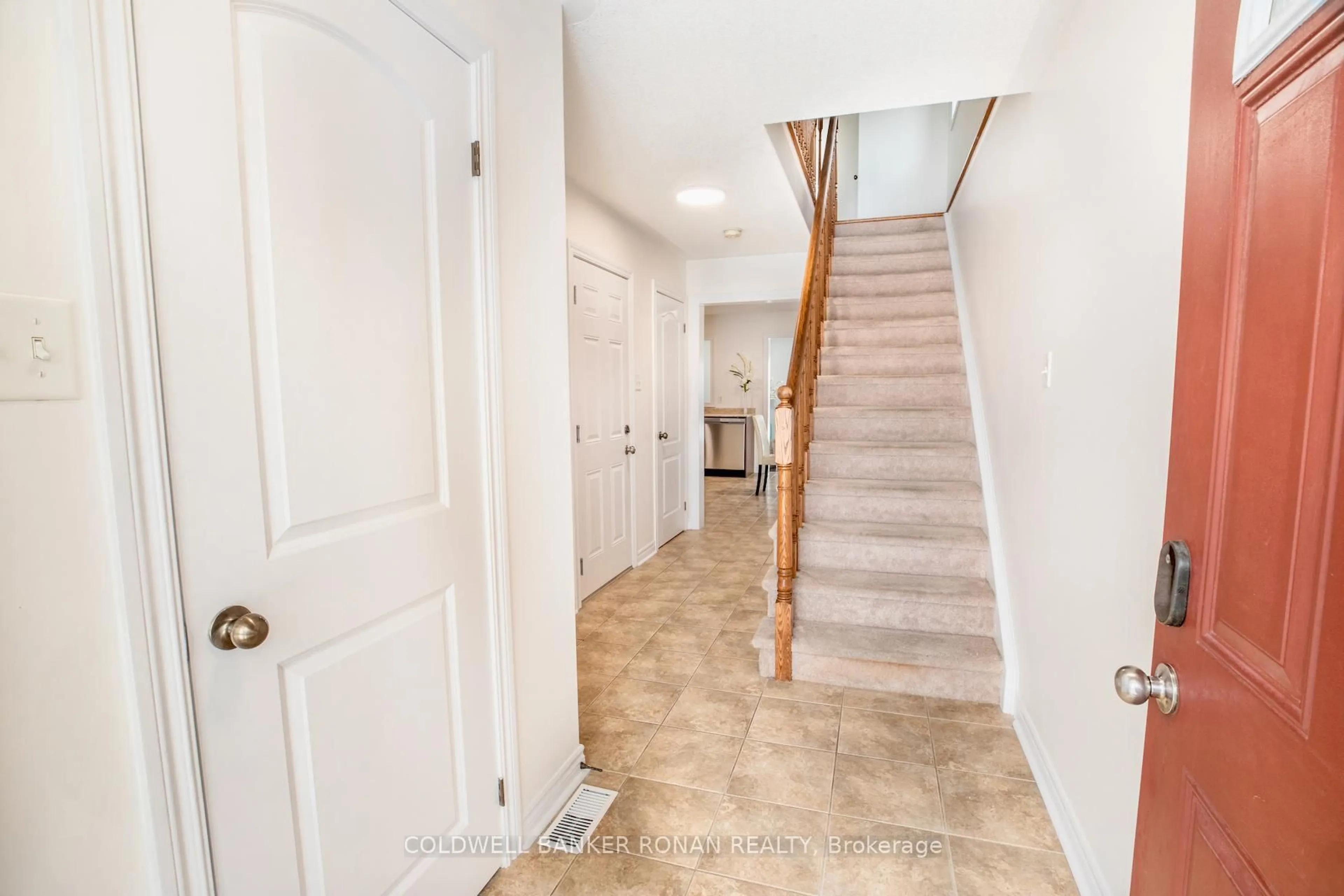 Indoor entryway for 115 Banting Cres, Essa Ontario L0M 1B6