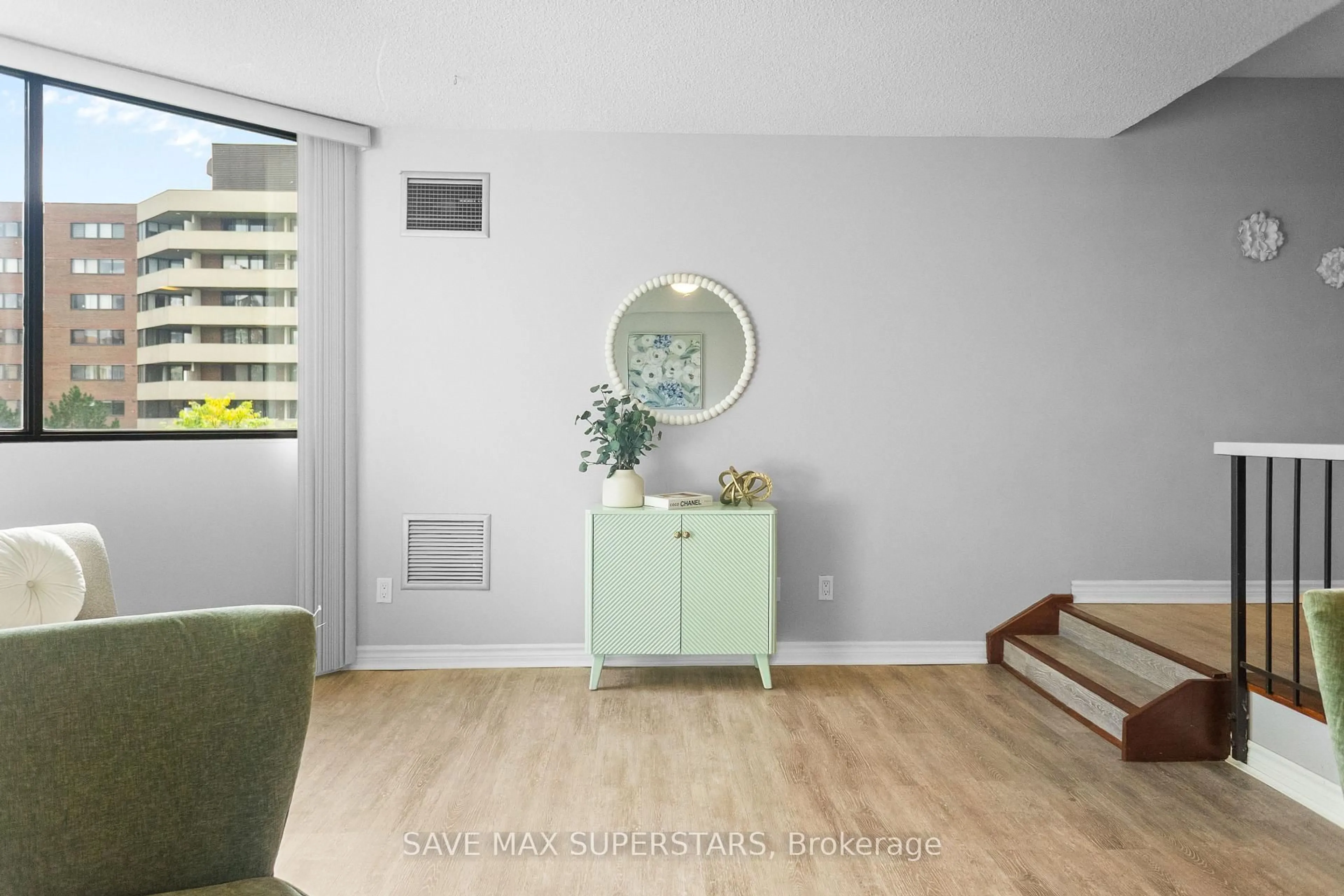 Indoor entryway for 50 Baif Blvd #501, Richmond Hill Ontario L4C 5L1