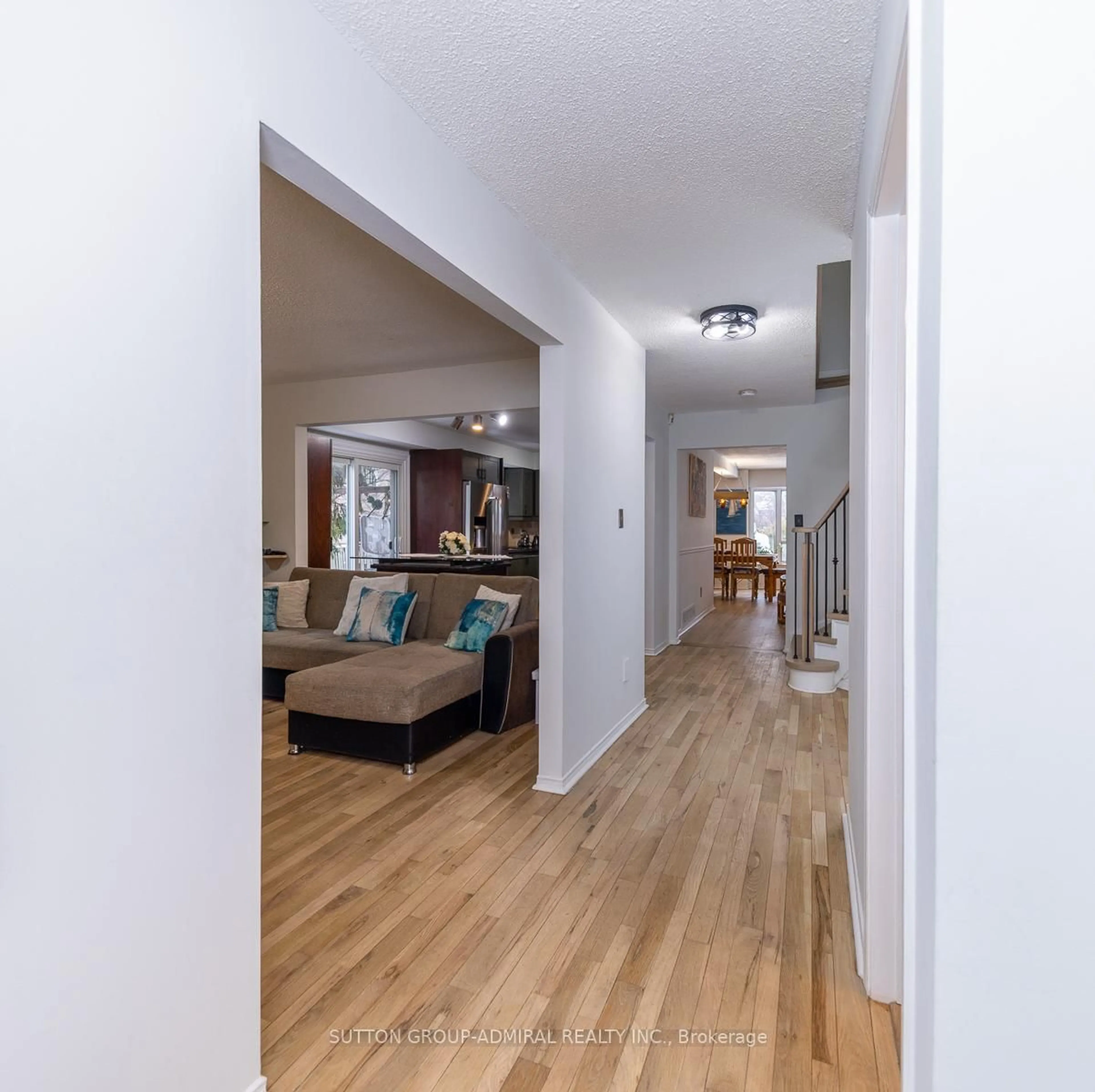 Indoor entryway for 15 Miles Crt, Richmond Hill Ontario L4C 5P7