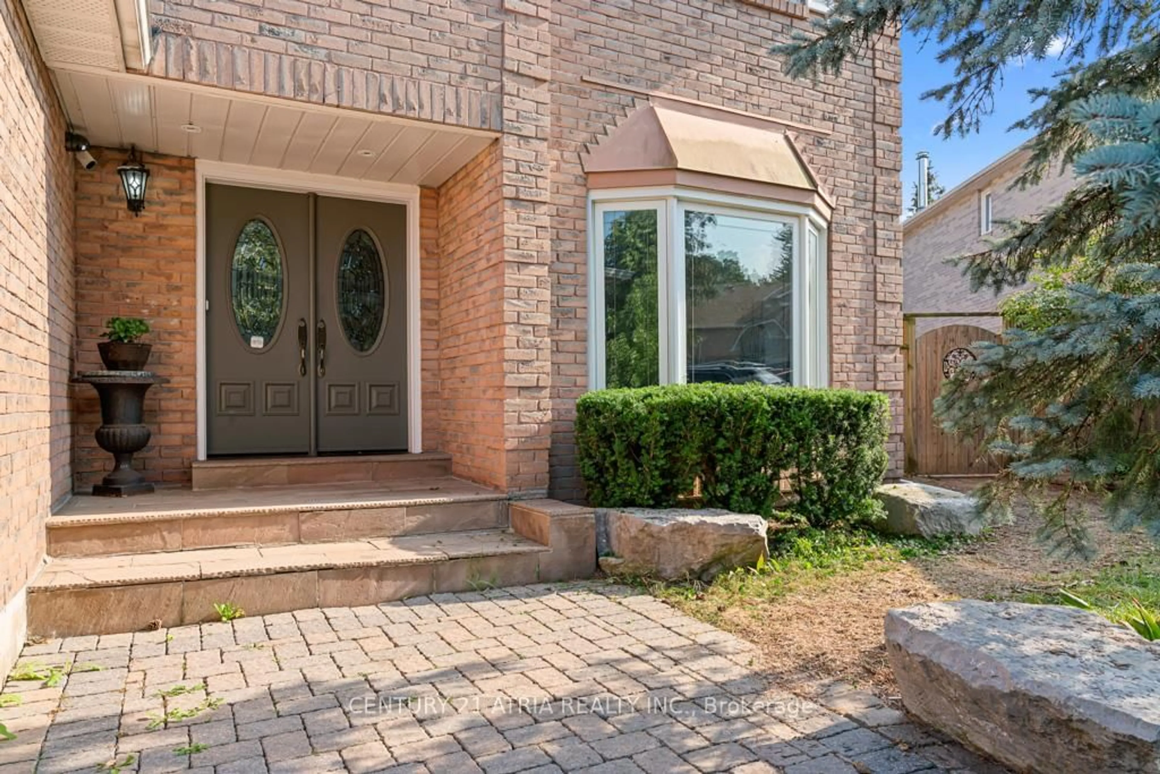 Home with brick exterior material, street for 33 Autumn Way, Aurora Ontario L4G 4P2