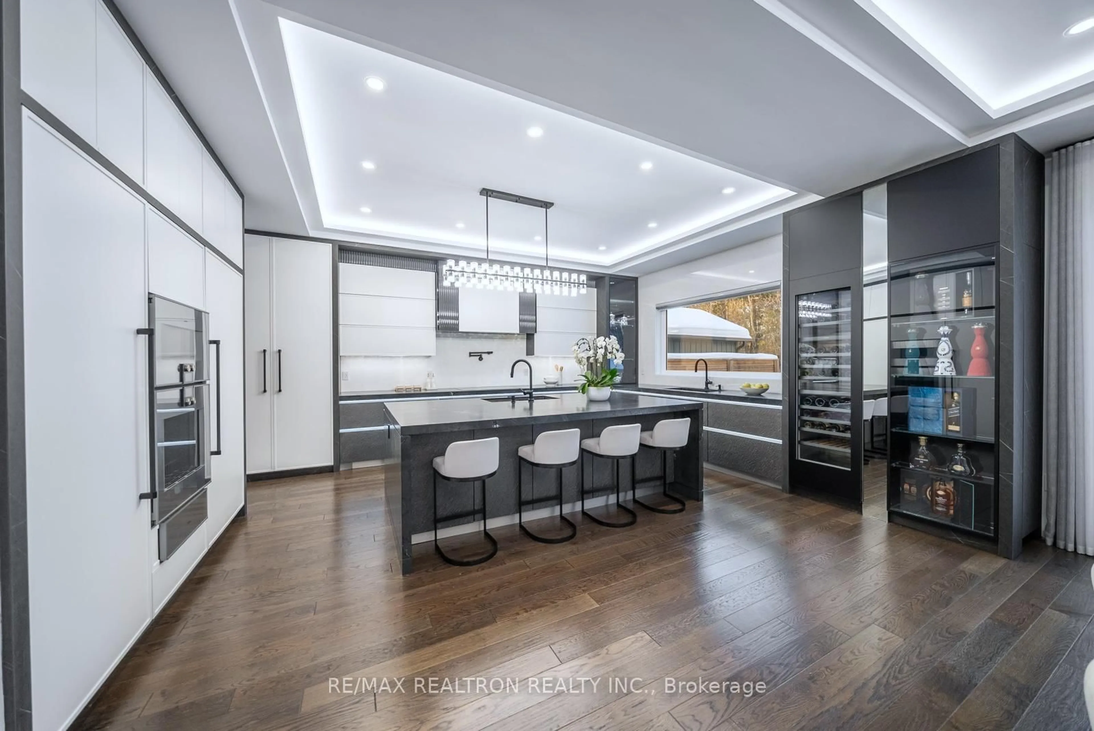 Contemporary kitchen, unknown for 61 Cedarpoint Crt, Vaughan Ontario L6A 4P7