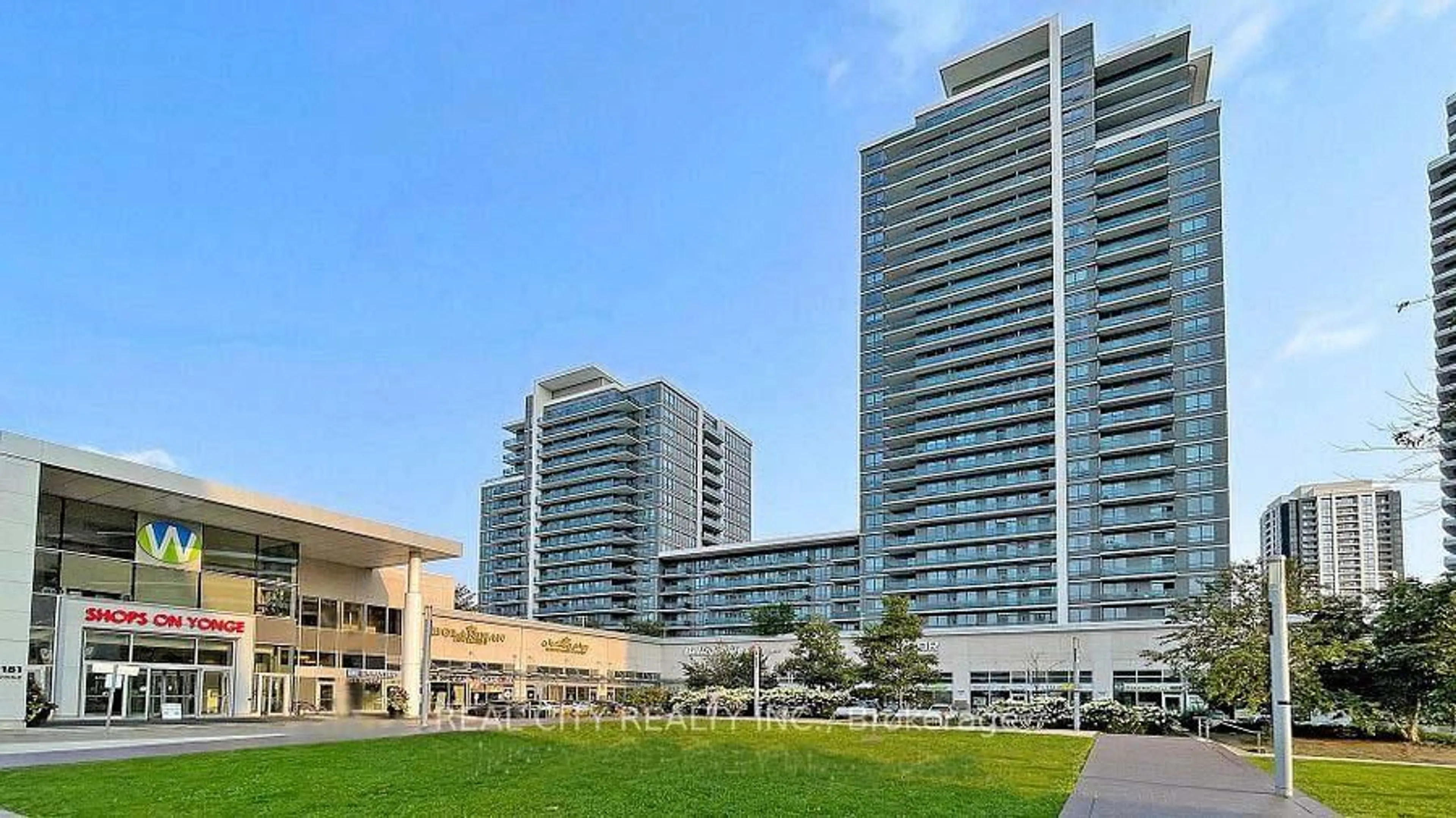 Indoor foyer for 7167 Yonge St #407, Markham Ontario L3T 0E1