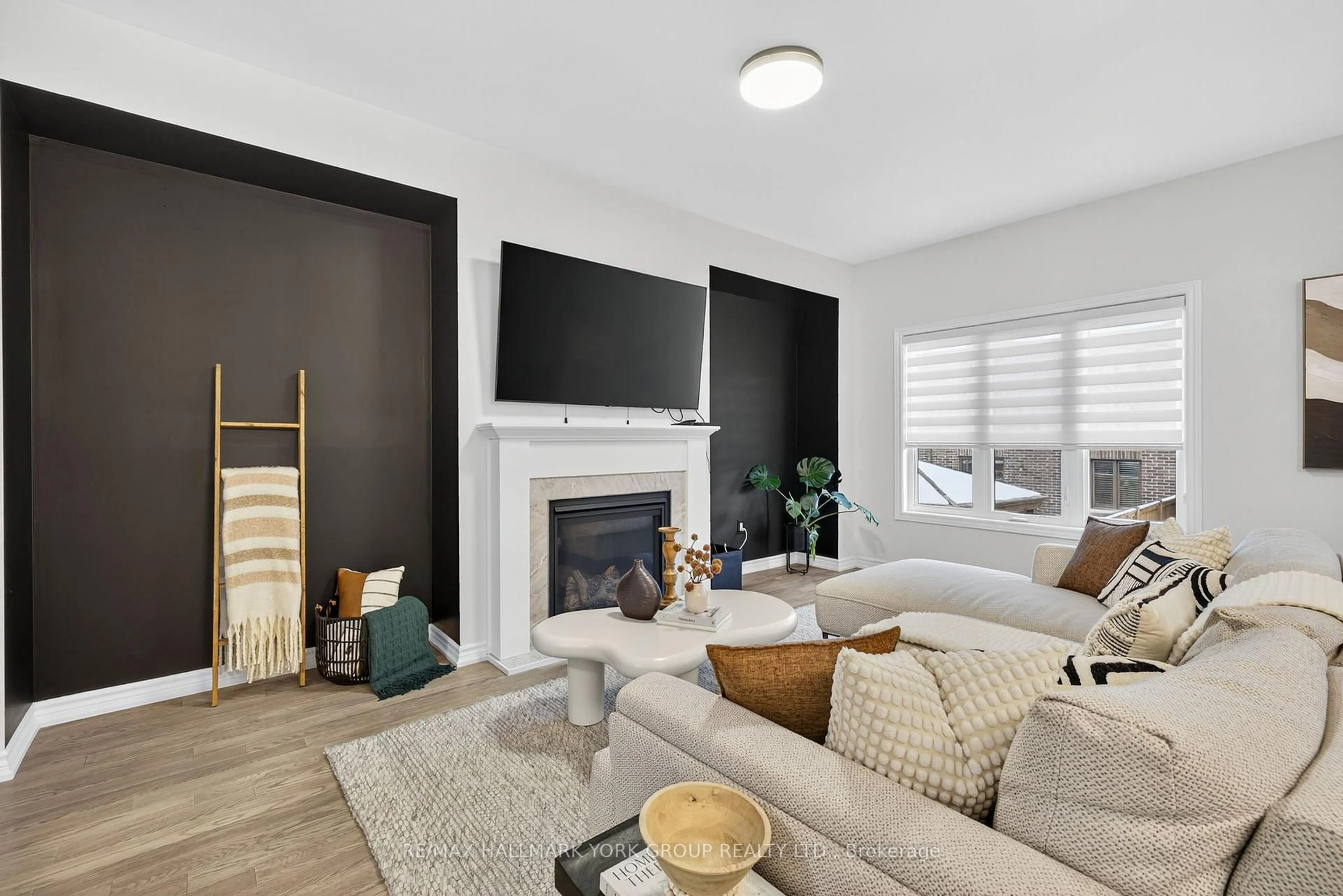 Living room with furniture, unknown for 20 Gord Matthews Way, Uxbridge Ontario L9P 0E9