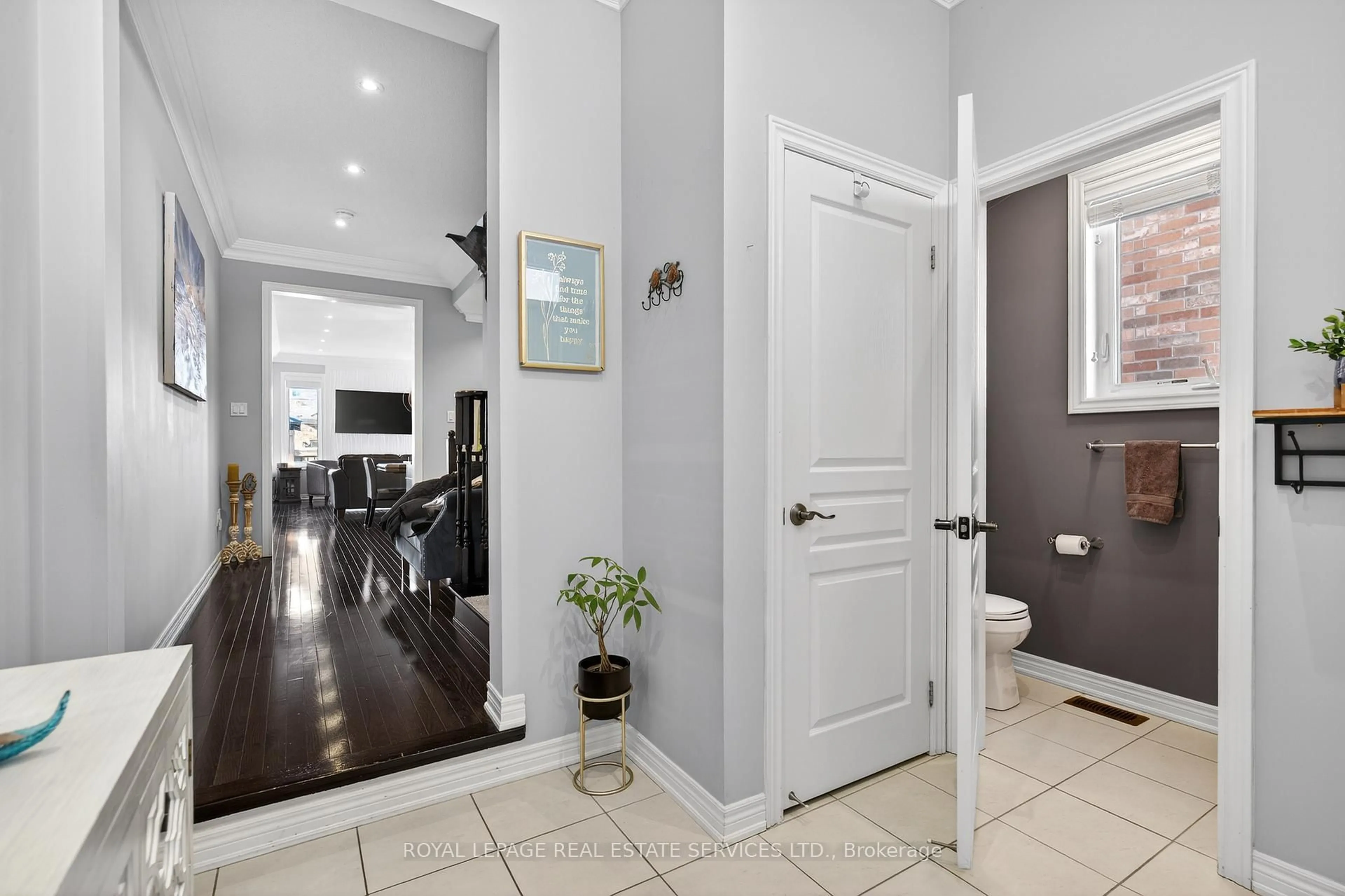 Indoor entryway for 305 Moody Dr, Vaughan Ontario L4H 3Z6