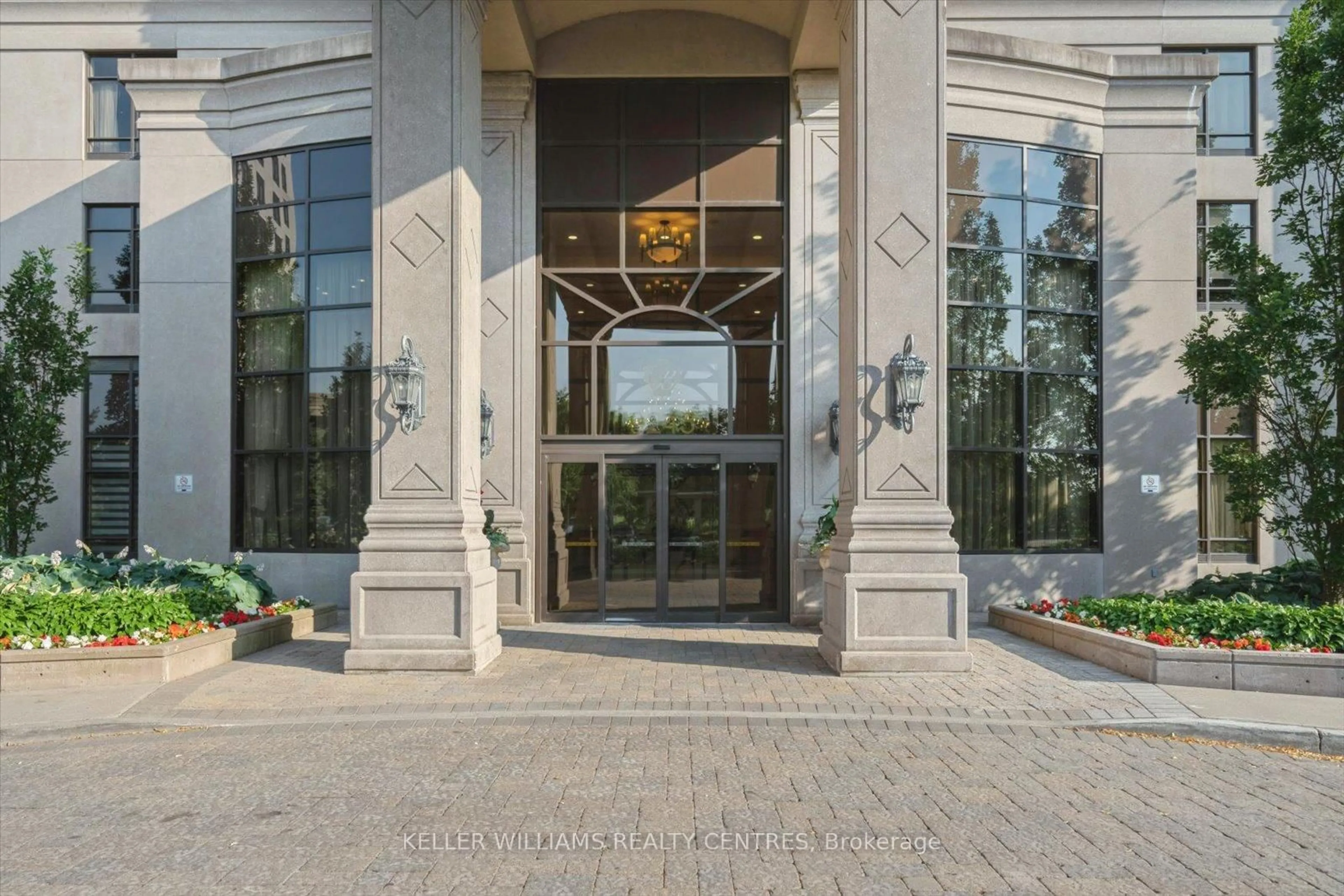 Indoor foyer for 9245 Jane St #902, Vaughan Ontario L6A 0J9