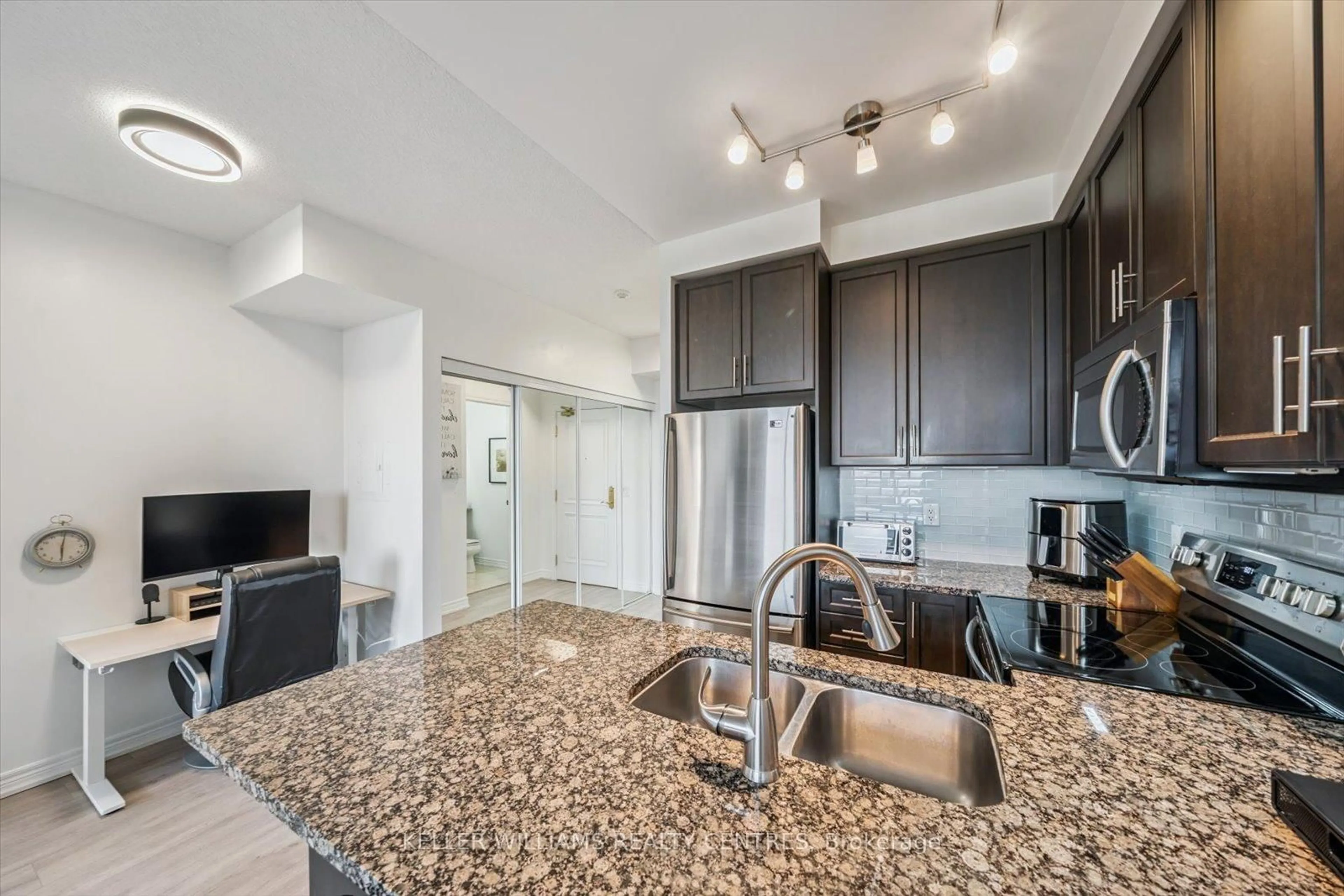 Open concept kitchen, ceramic/tile floor for 9245 Jane St #902, Vaughan Ontario L6A 0J9