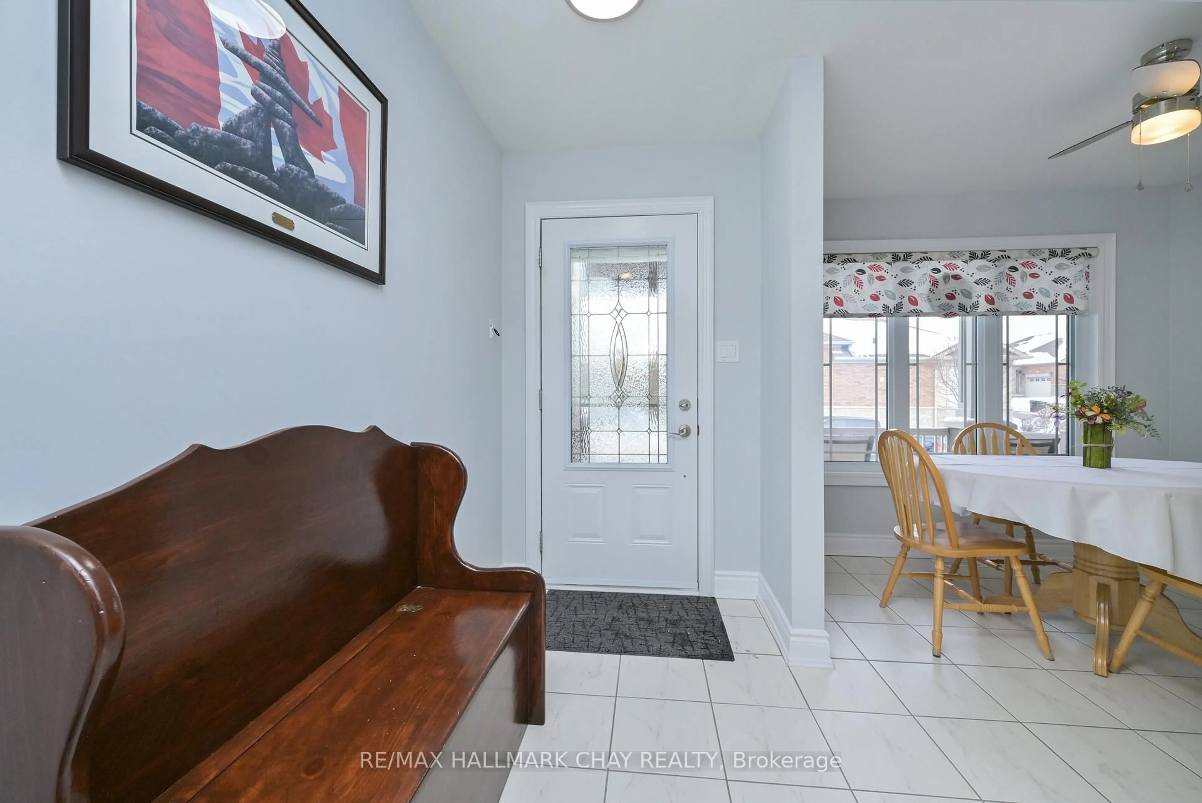 Indoor entryway for 6 Upper Highland, New Tecumseth Ontario L9R 0K5