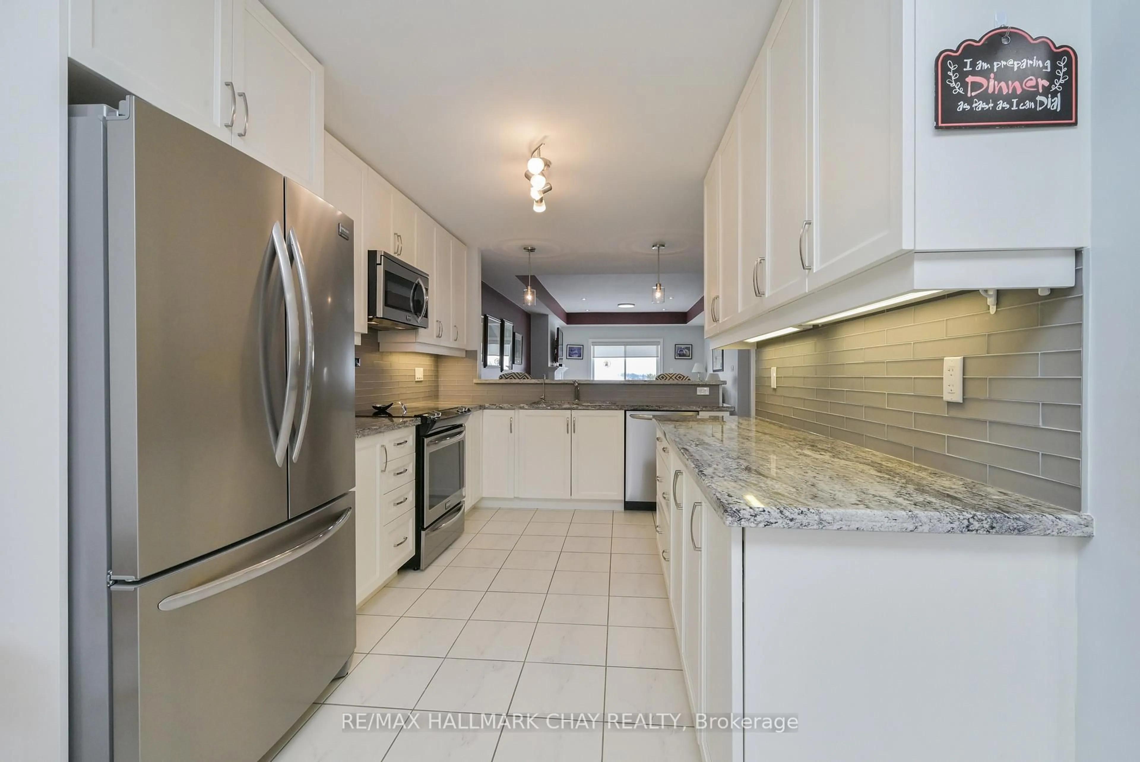 Contemporary kitchen, ceramic/tile floor for 6 Upper Highland, New Tecumseth Ontario L9R 0K5