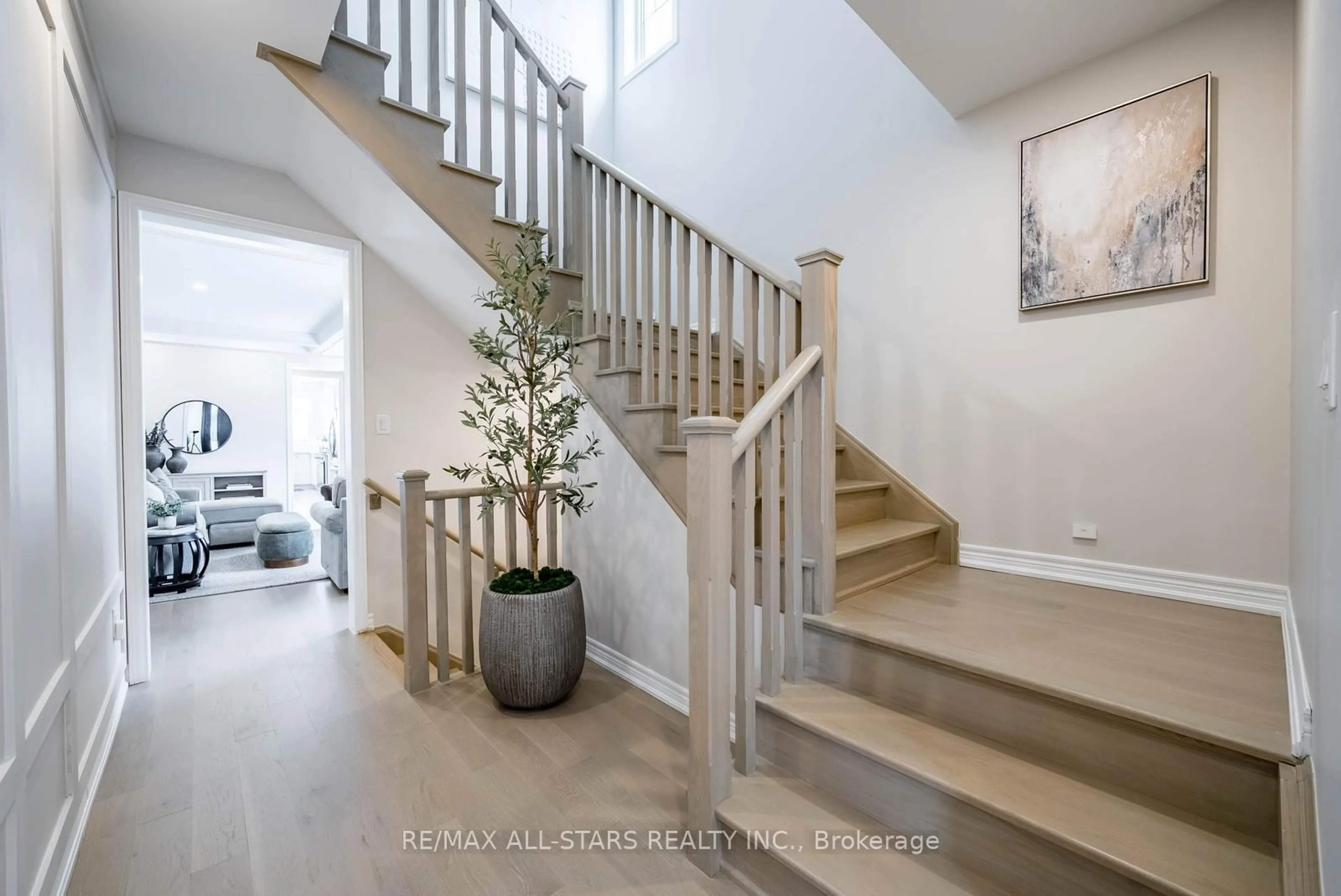 Stairs for 106 Conductor Ave, Whitchurch-Stouffville Ontario L4A 4X5