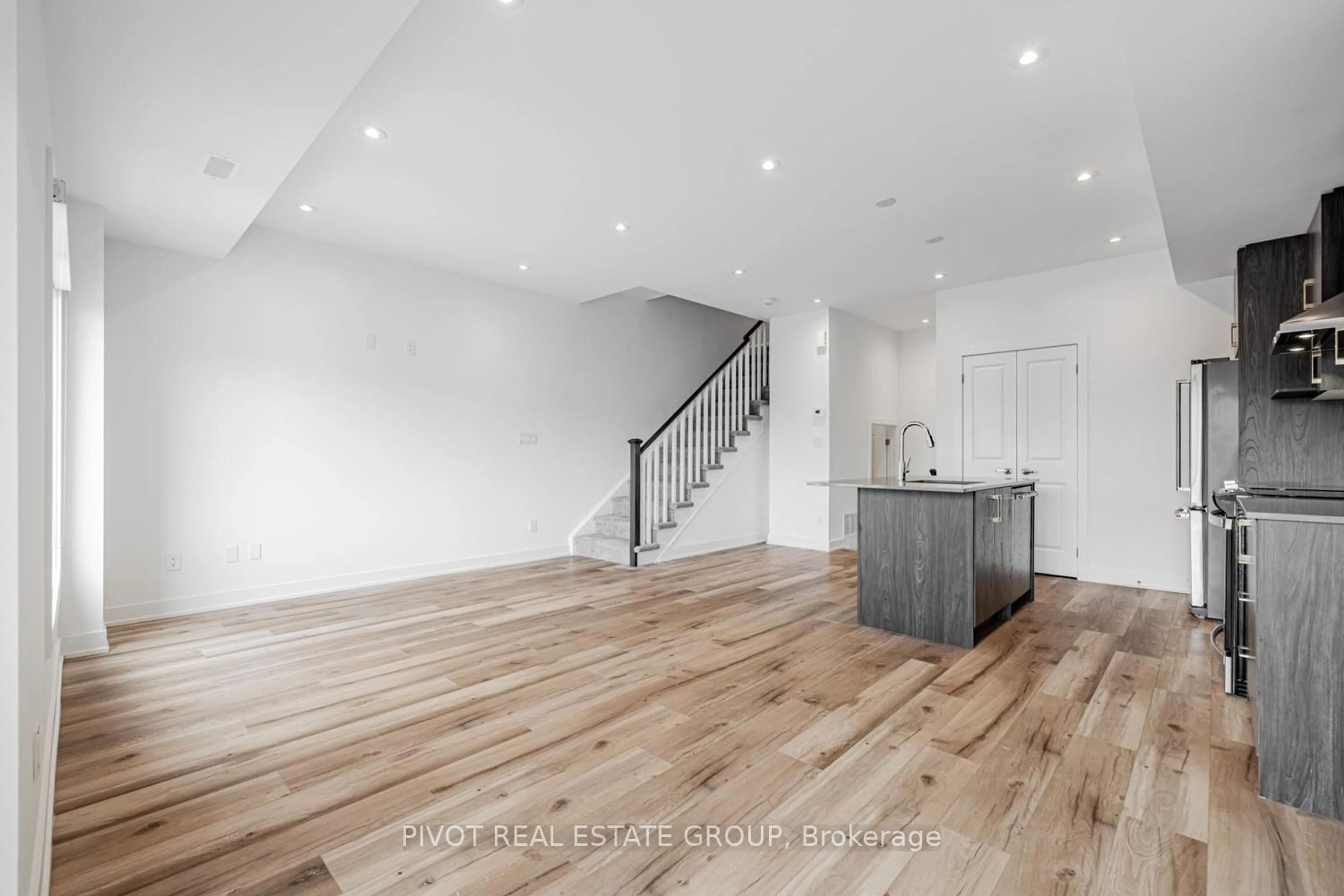 Unknown for 42 Covington Cres, Whitchurch-Stouffville Ontario L4A 4W8