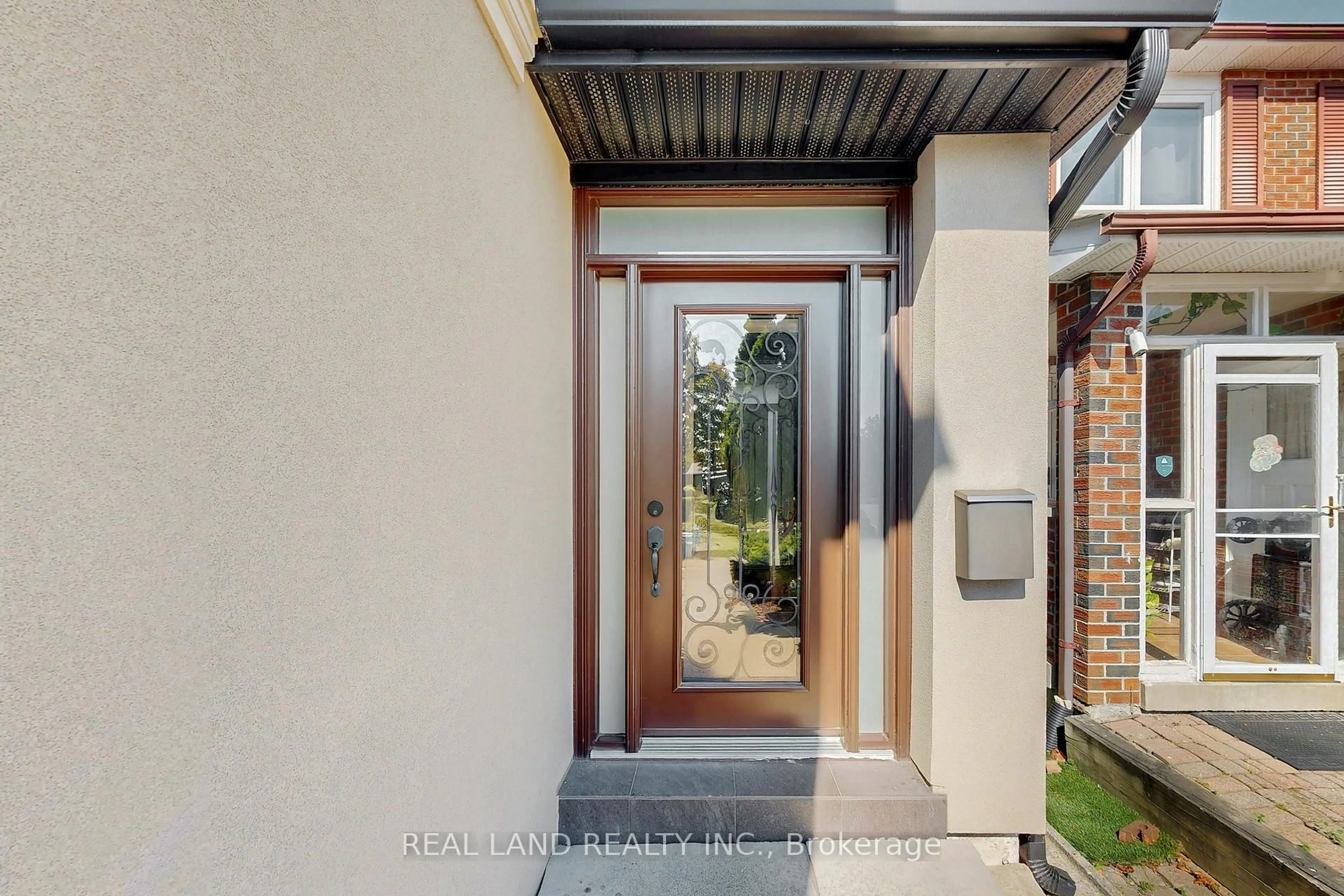 Indoor entryway for 251 Glen Shields Ave, Vaughan Ontario L4K 2R1
