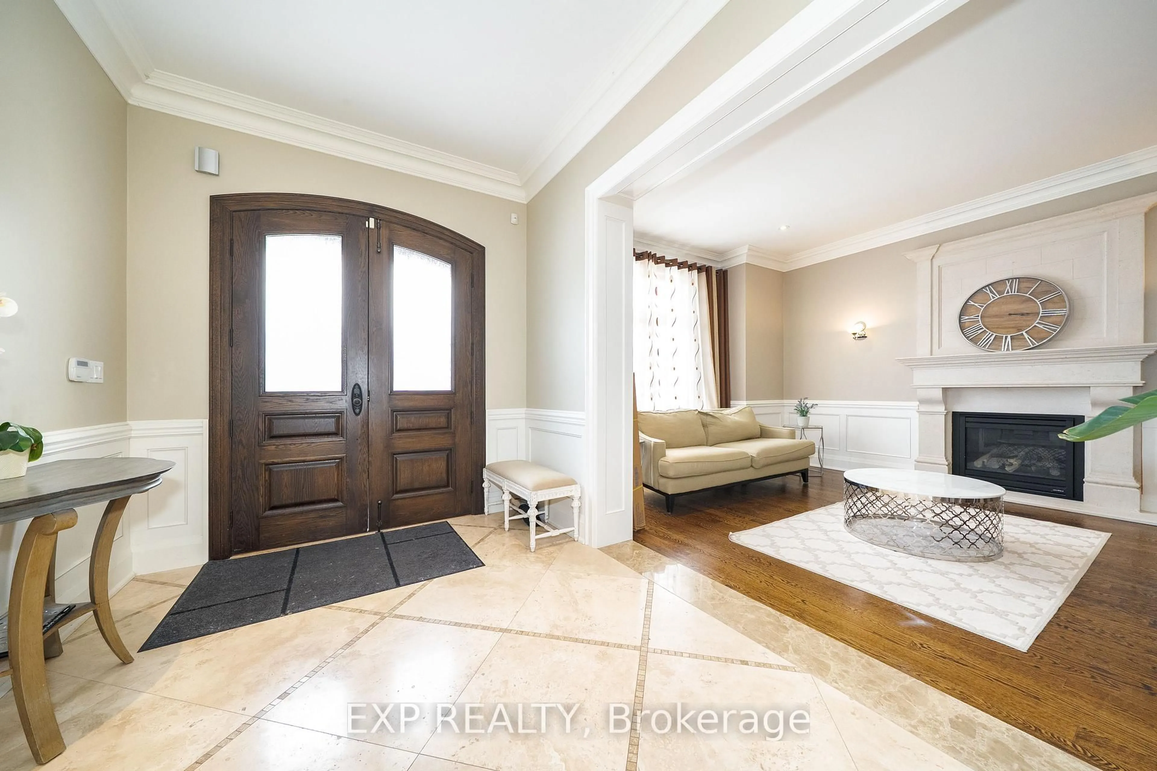 Indoor entryway for 58 Spruce Ave, Richmond Hill Ontario L4C 6W1
