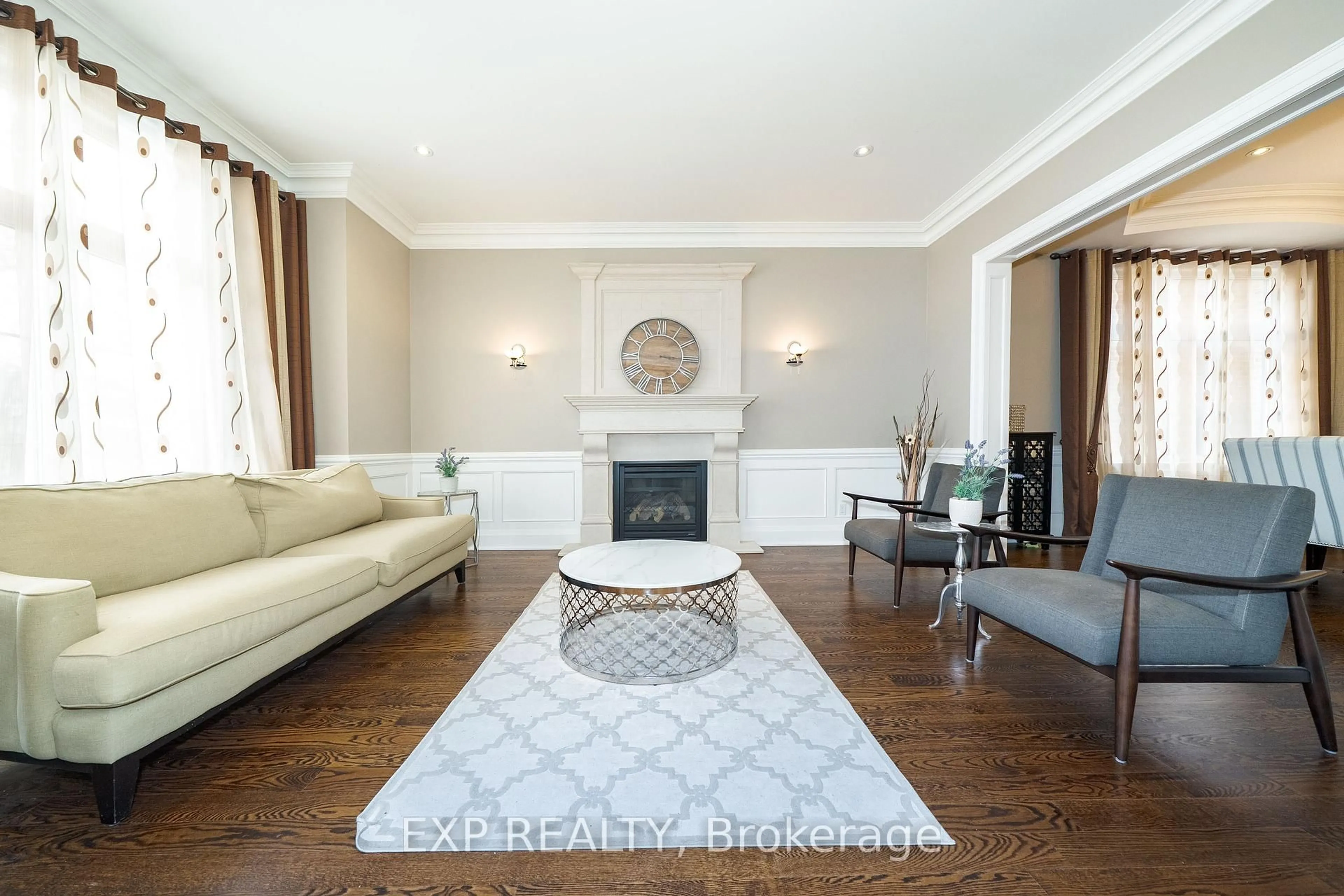 Living room with furniture, unknown for 58 Spruce Ave, Richmond Hill Ontario L4C 6W1