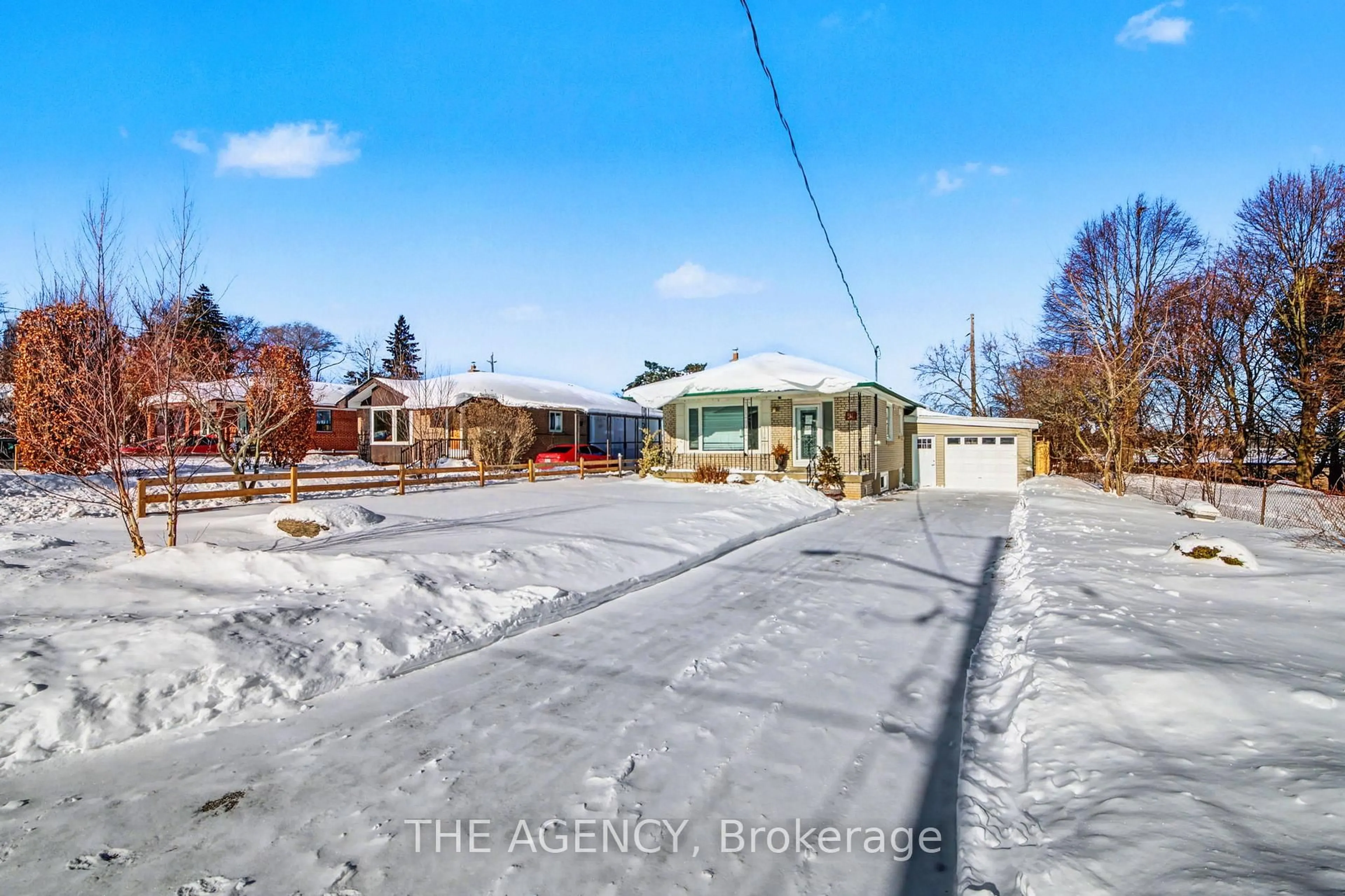 A pic from outside/outdoor area/front of a property/back of a property/a pic from drone, street for 96 Meadowview Ave, Markham Ontario L3T 1K7