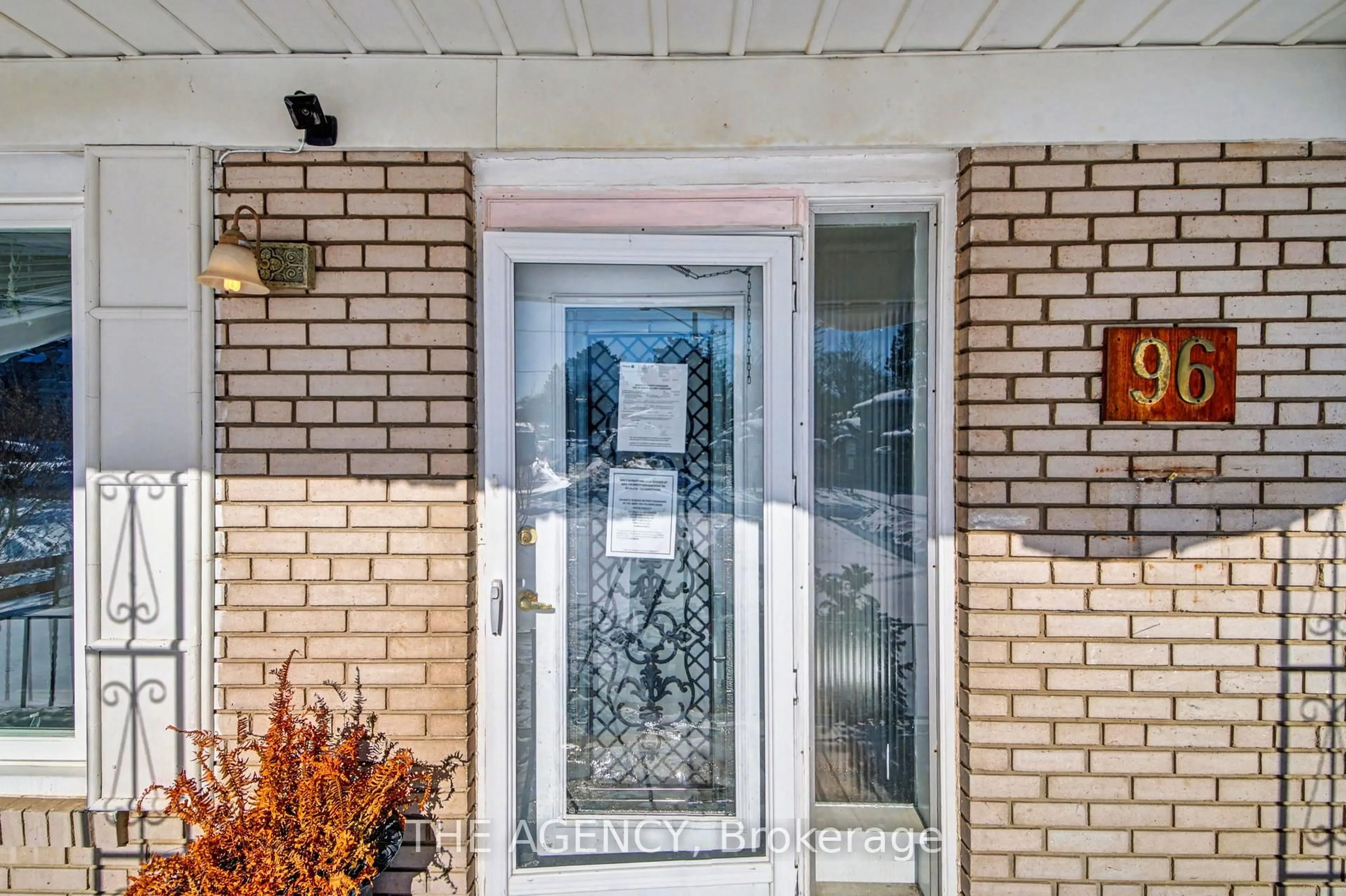 Indoor entryway for 96 Meadowview Ave, Markham Ontario L3T 1K7