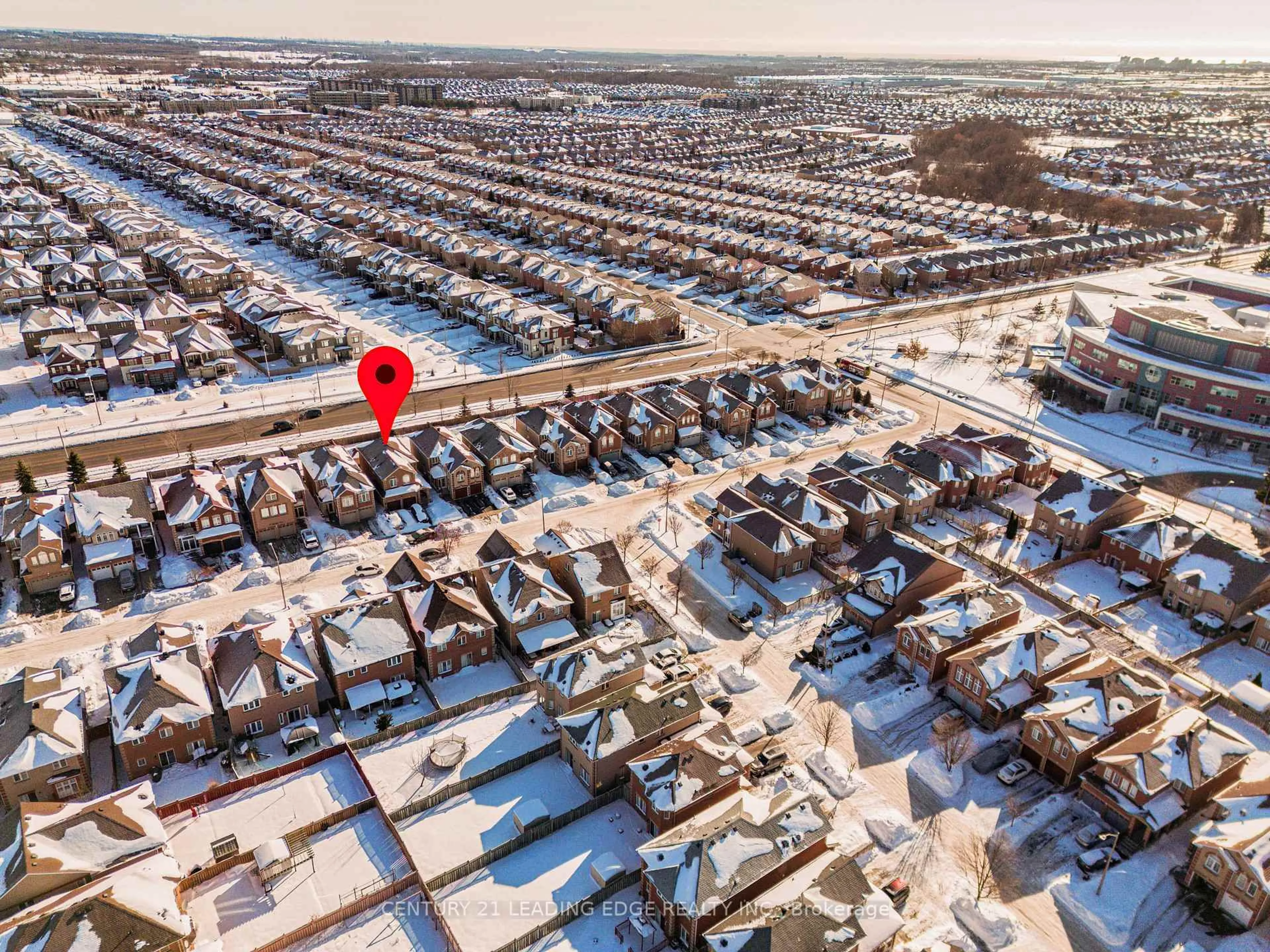 A pic from outside/outdoor area/front of a property/back of a property/a pic from drone, street for 21 Summerlea St, Markham Ontario L3S 4H6