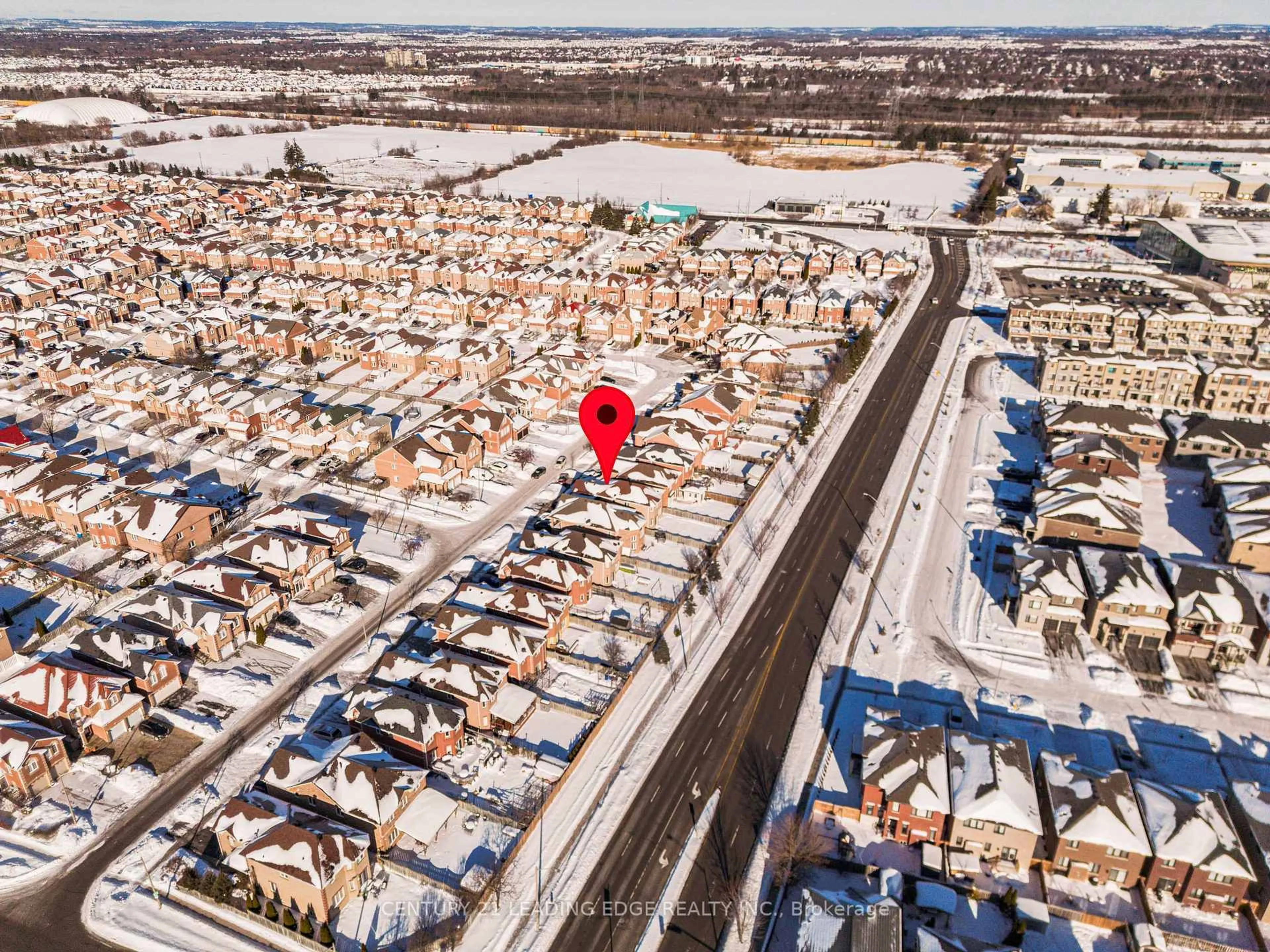 A pic from outside/outdoor area/front of a property/back of a property/a pic from drone, street for 21 Summerlea St, Markham Ontario L3S 4H6