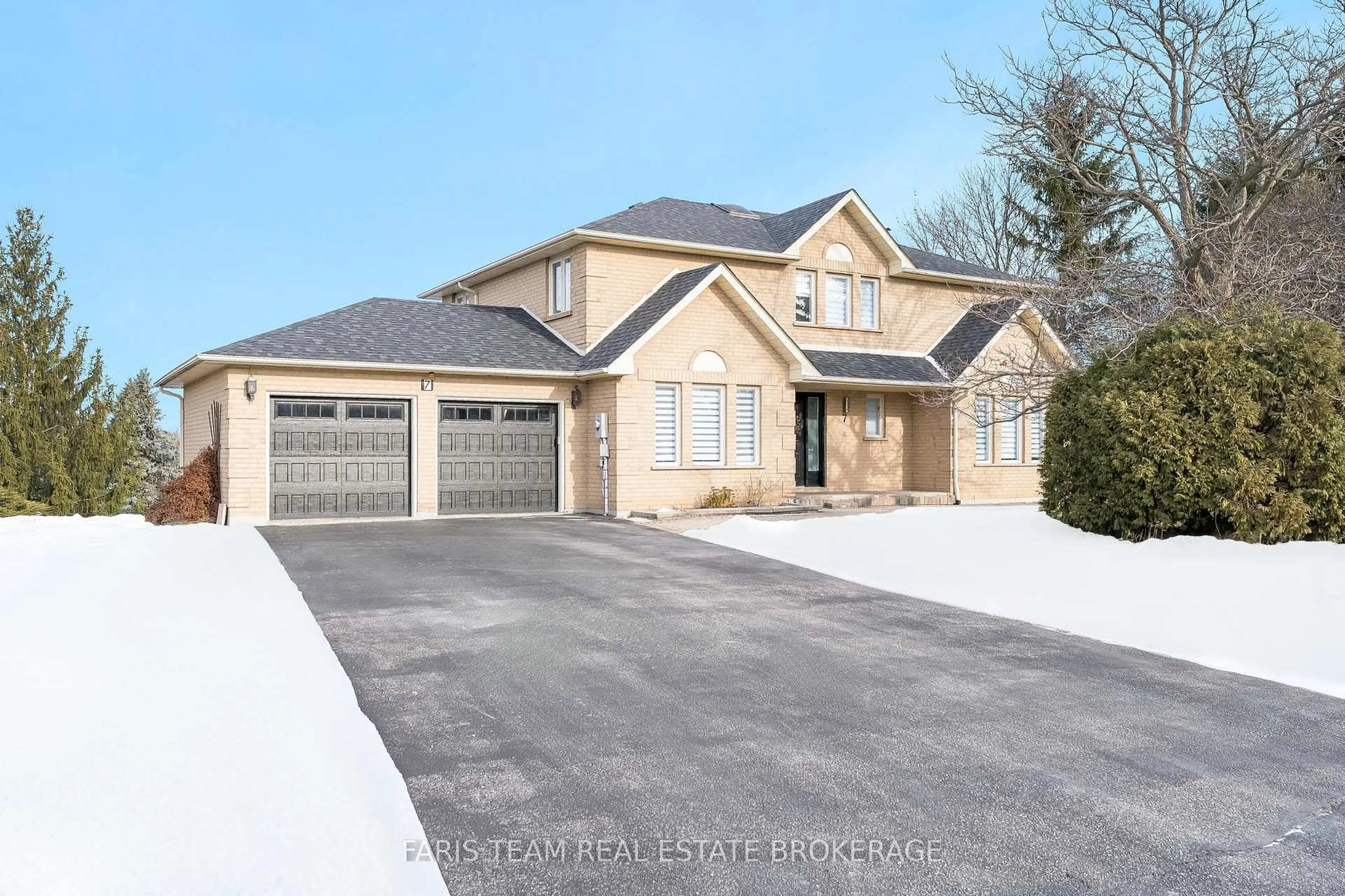 Home with brick exterior material, street for 7 Golfview Blvd, Bradford West Gwillimbury Ontario L3Z 2A6