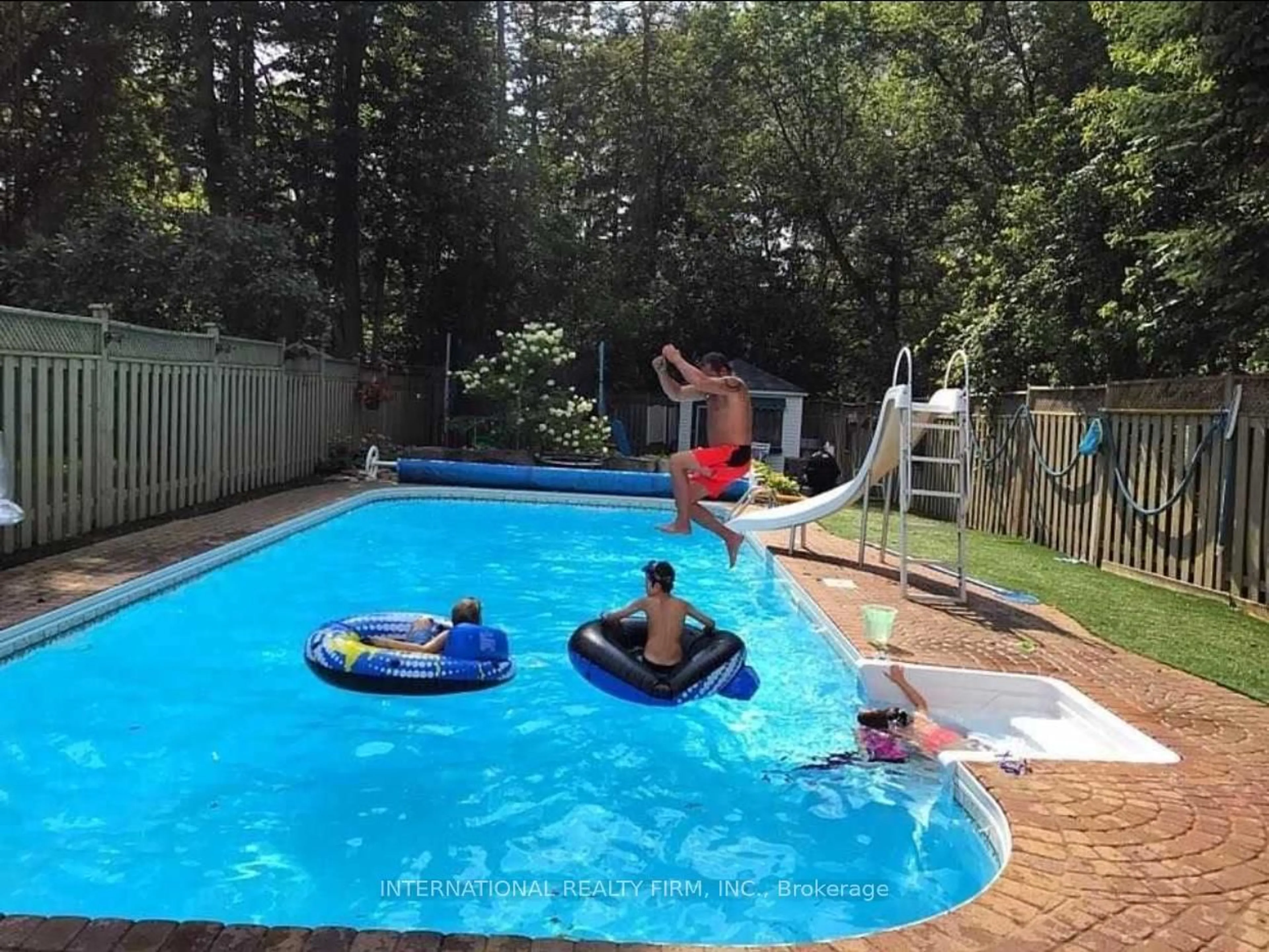 Pool for 276 Sheridan Crt, Newmarket Ontario L3Y 8P9