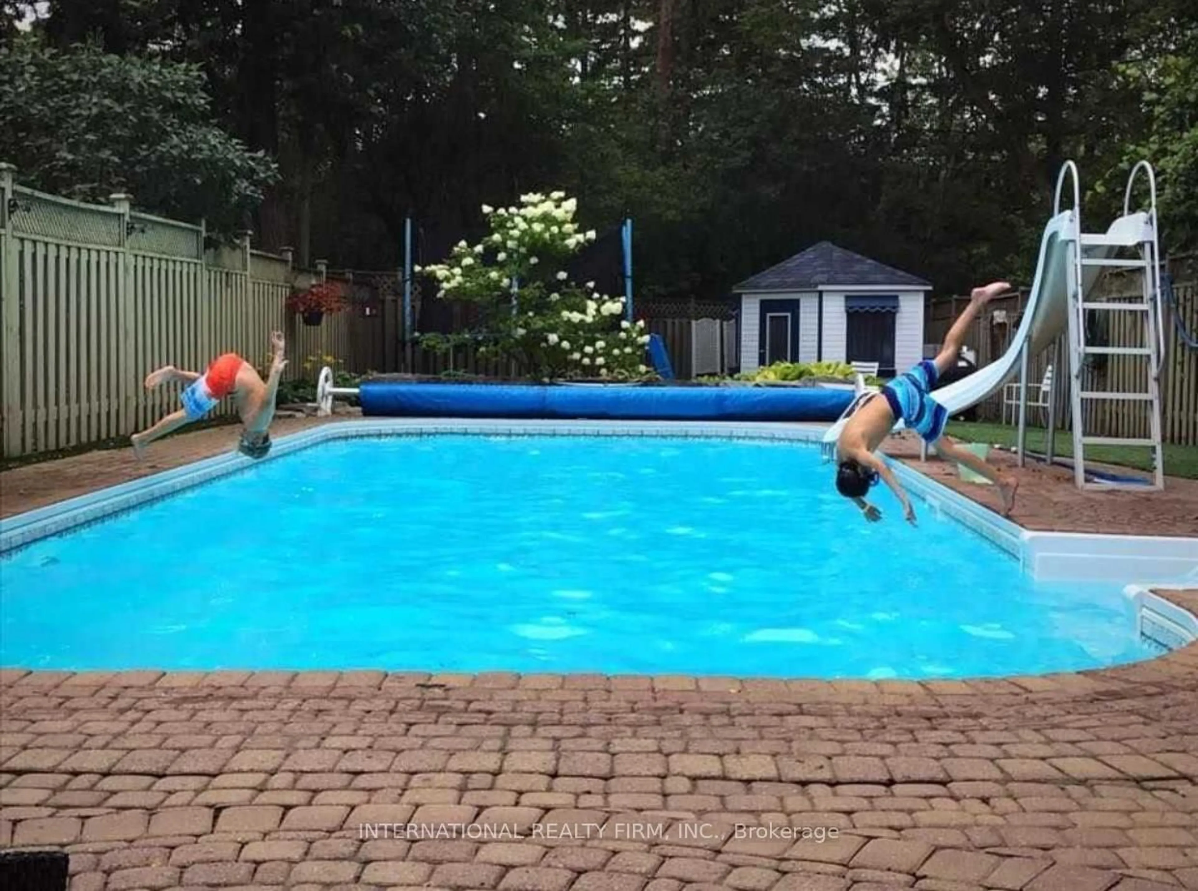 Pool for 276 Sheridan Crt, Newmarket Ontario L3Y 8P9