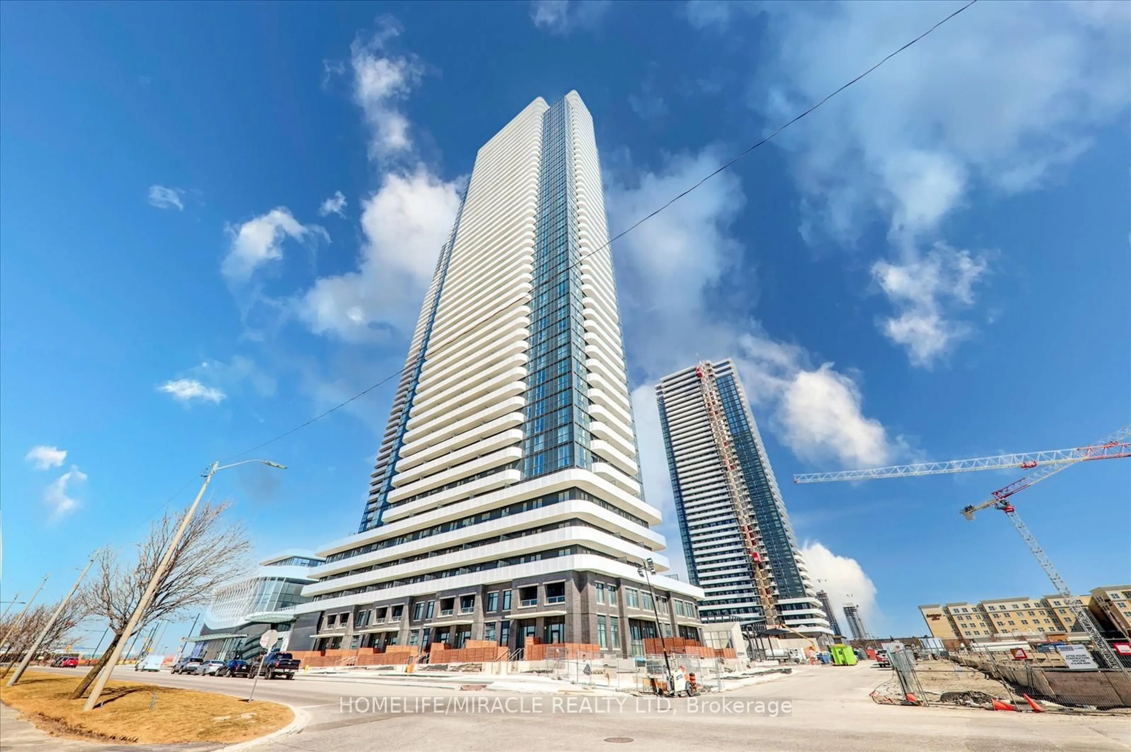 Indoor foyer for 195 Commerce St #915, Vaughan Ontario L4K 0P9