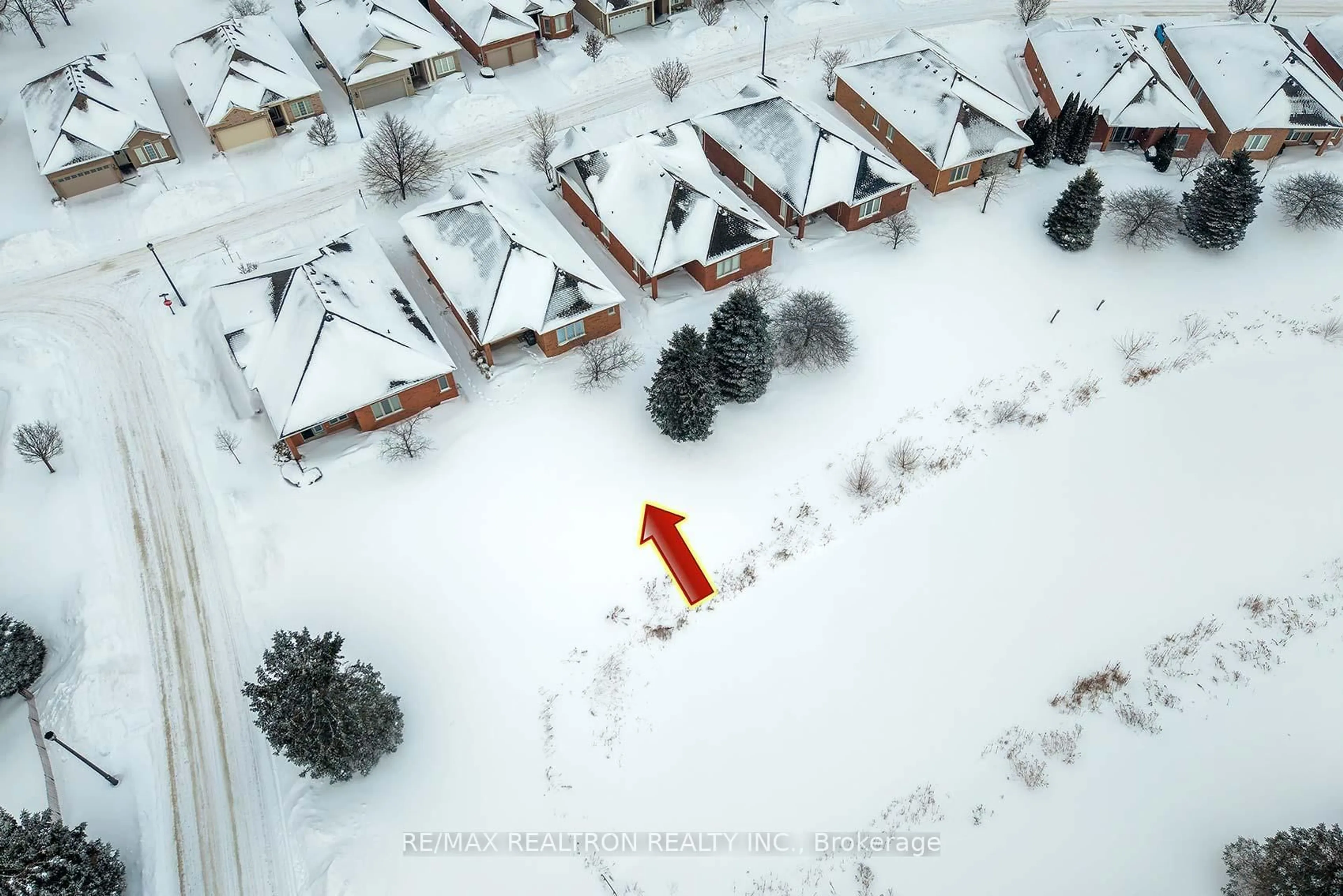 A pic from outside/outdoor area/front of a property/back of a property/a pic from drone, street for 131 Legendary Tr, Whitchurch-Stouffville Ontario L4A 1N5