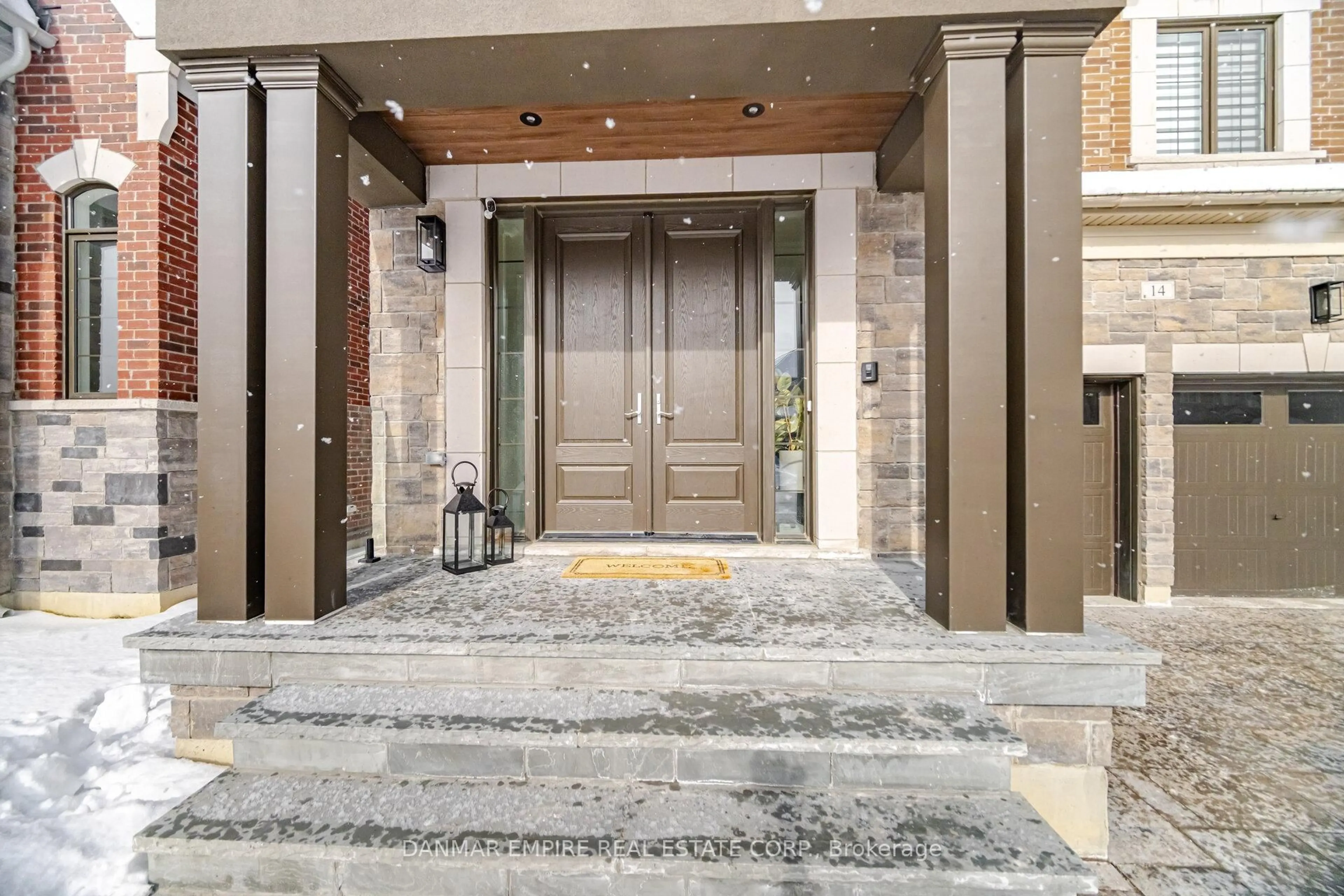 Indoor foyer for 14 Woodgate Pines Dr, Vaughan Ontario L4H 4A8