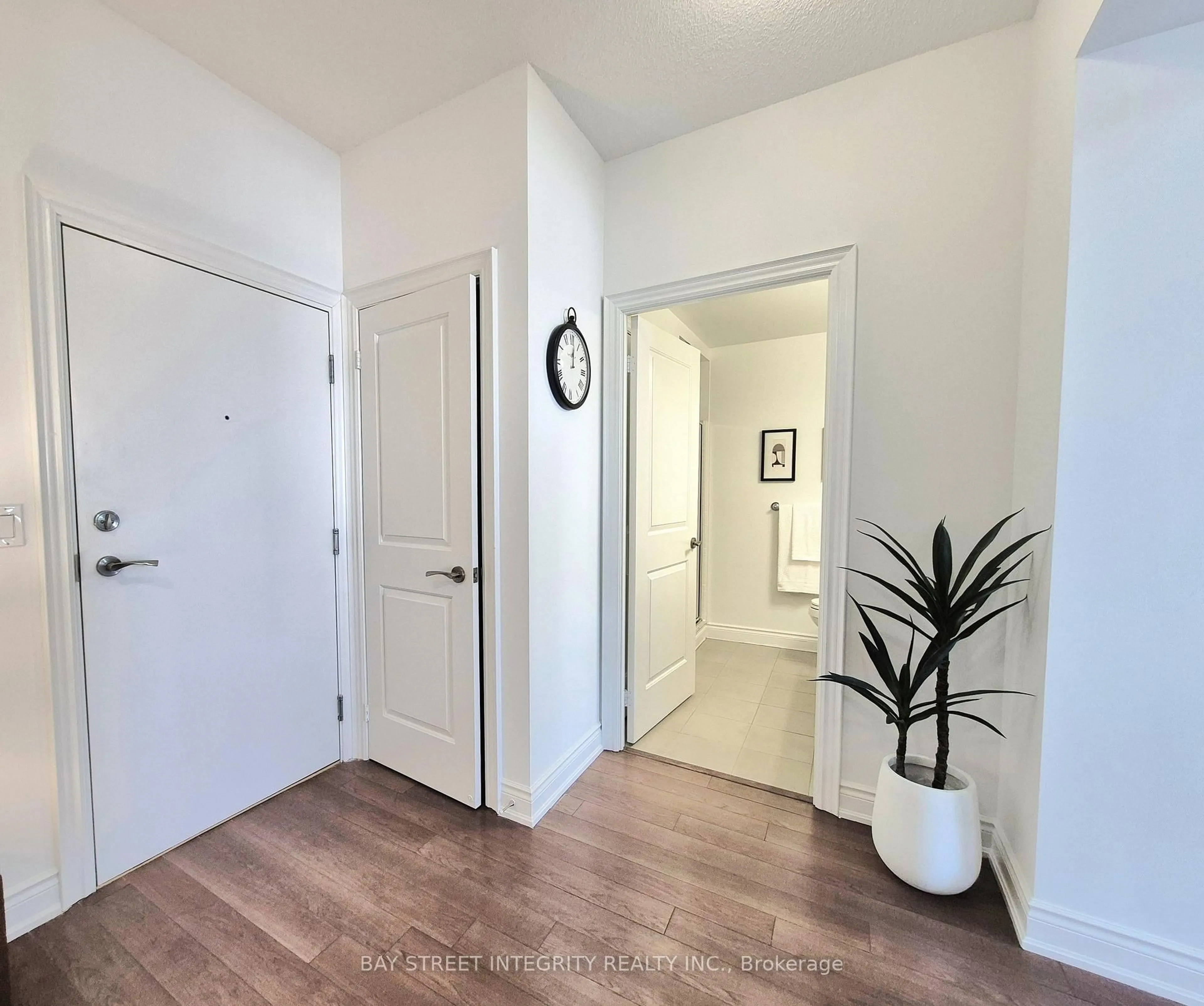 Indoor entryway for 99 South Town Centre Blvd #B318, Markham Ontario L6G 0E9
