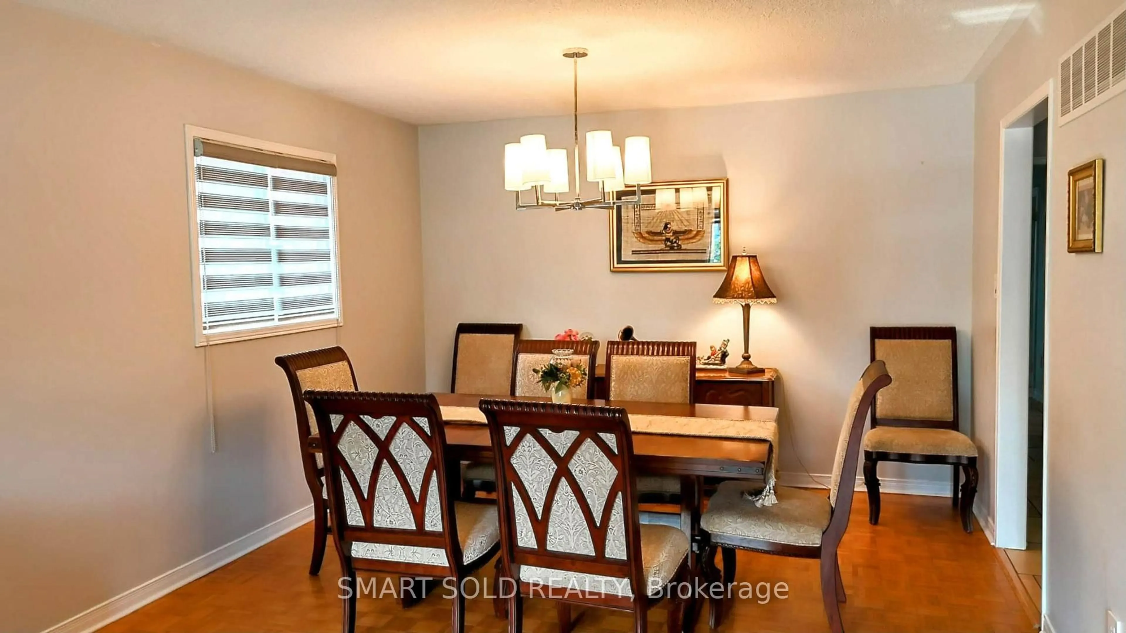 Dining room, wood/laminate floor for 148 Castlehill Rd, Vaughan Ontario L6A 1N7