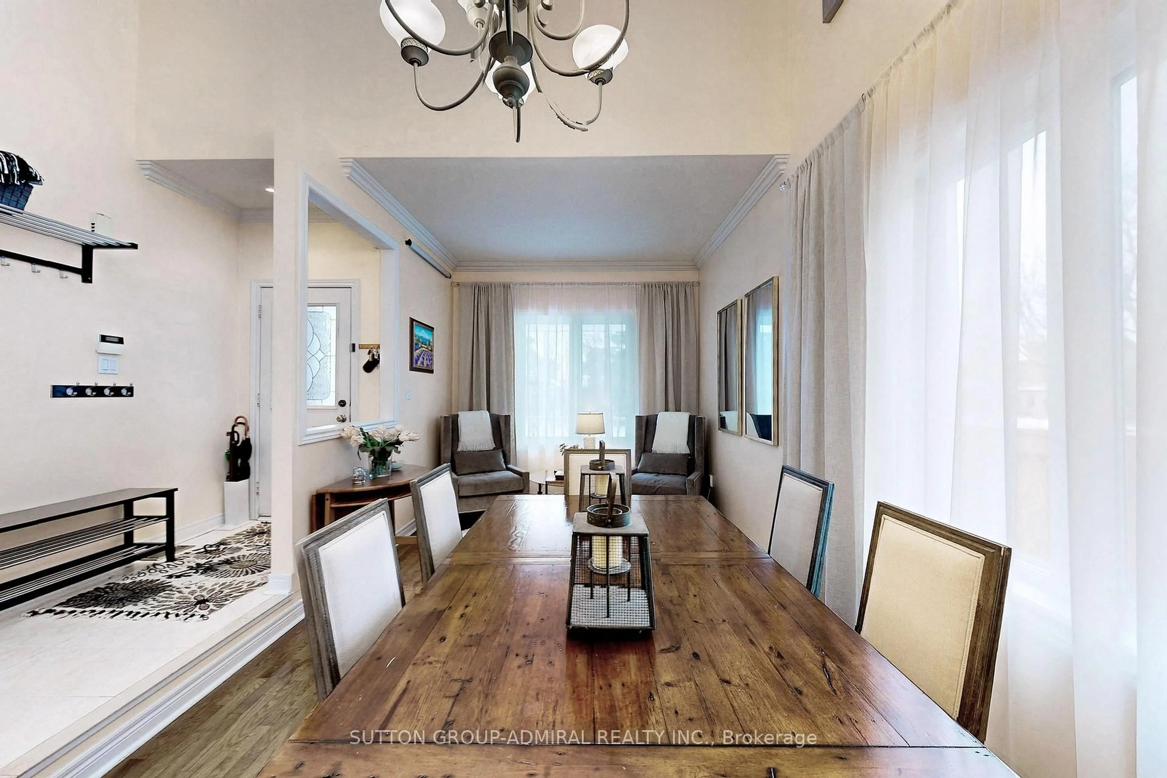 Dining room, wood/laminate floor for 66 Tuscana Blvd, Vaughan Ontario L4K 5J5