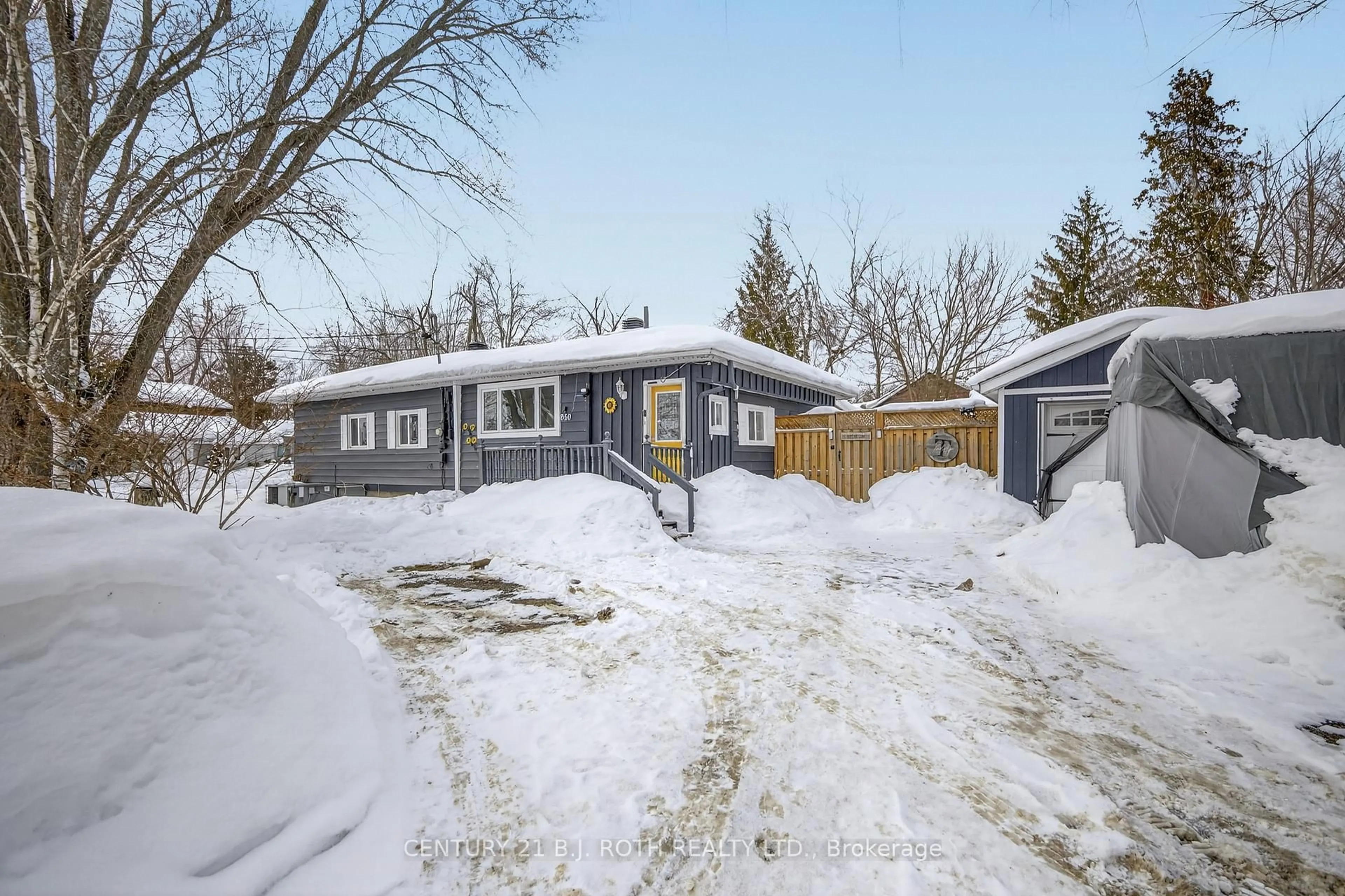 A pic from outside/outdoor area/front of a property/back of a property/a pic from drone, street for 860 Adams Rd, Innisfil Ontario L9S 4E1