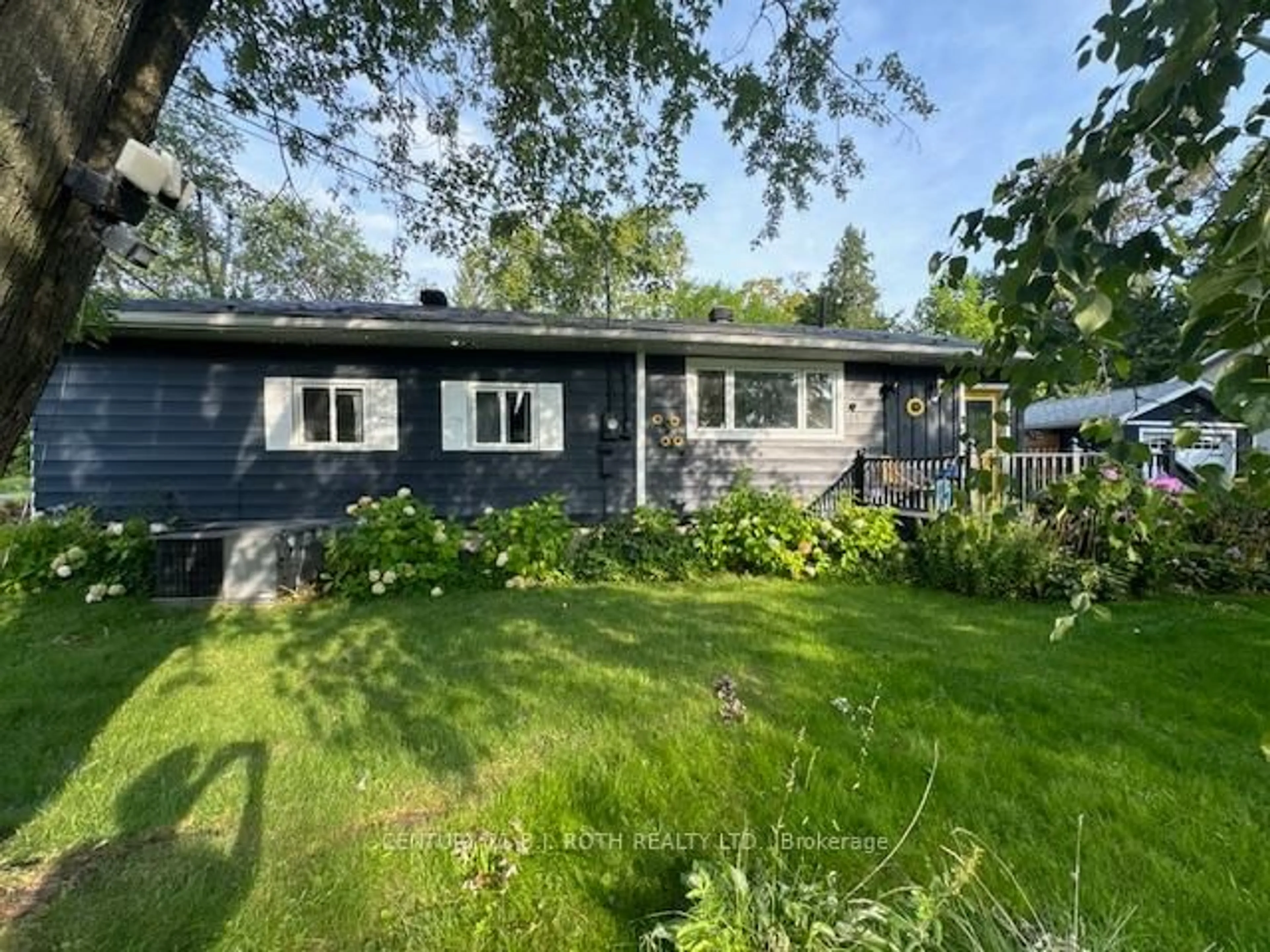 A pic from outside/outdoor area/front of a property/back of a property/a pic from drone, street for 860 Adams Rd, Innisfil Ontario L9S 4E1