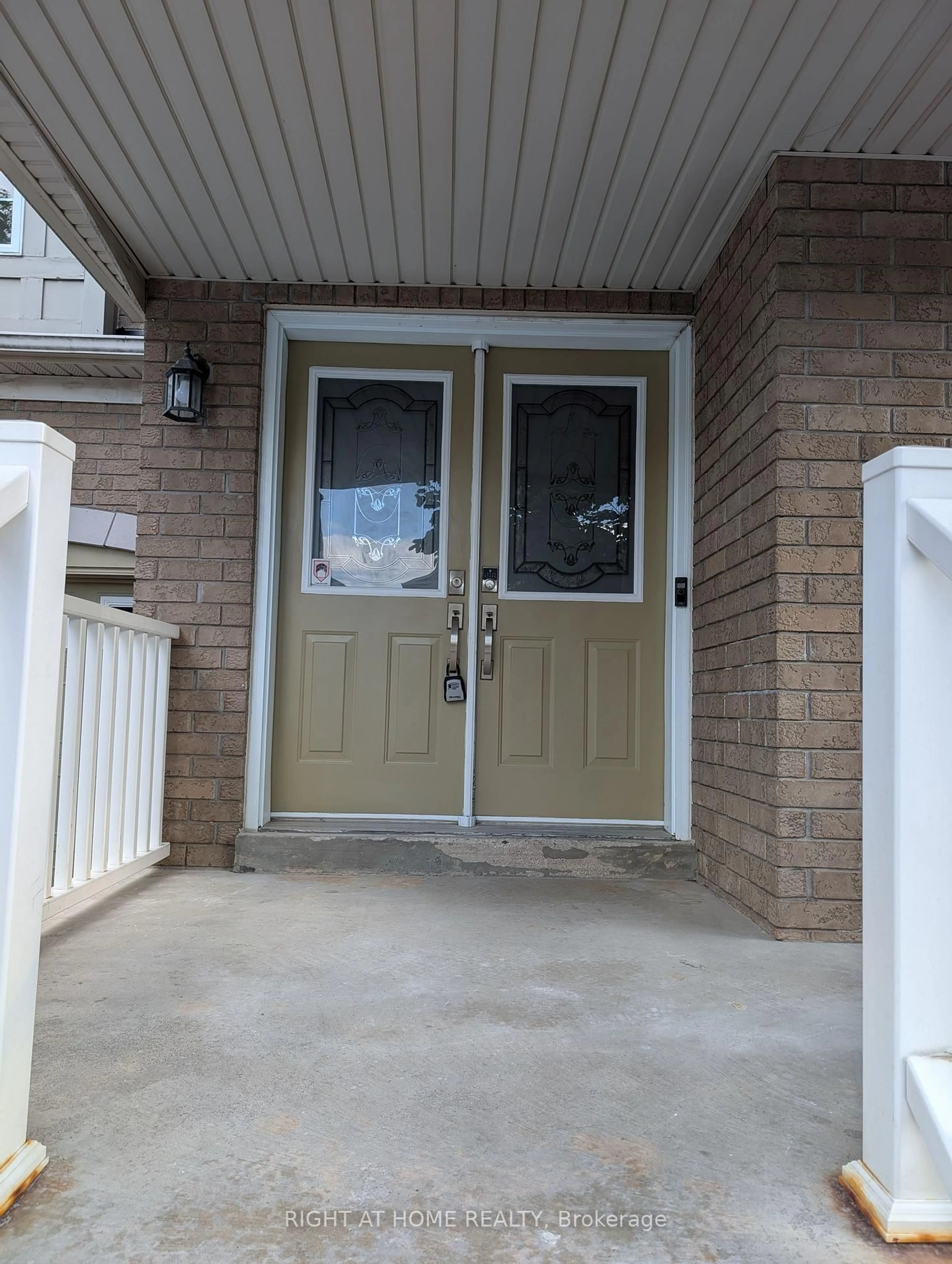 Indoor entryway for 158 Hollywood hill Circ, Vaughan Ontario L4H 2P2