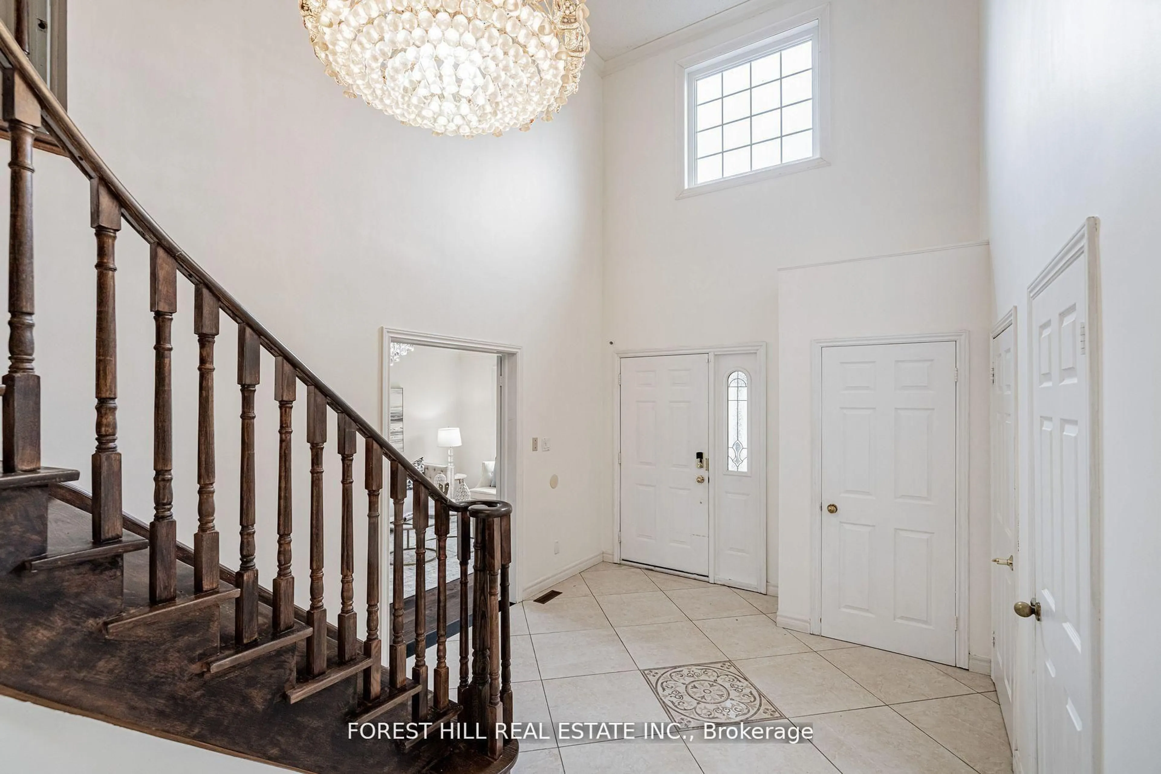 Indoor foyer for 51 Briggs Ave, Richmond Hill Ontario L4B 1N6