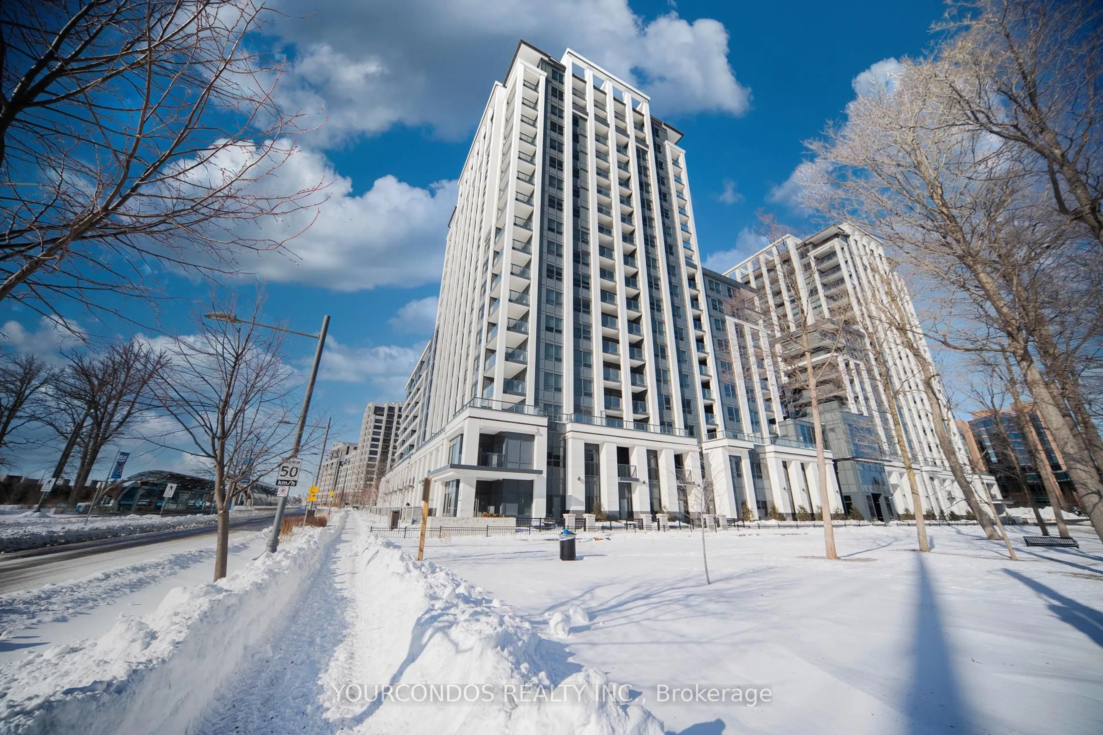 Indoor foyer for 8 Cedarland Dr #612, Markham Ontario L6G 0H4