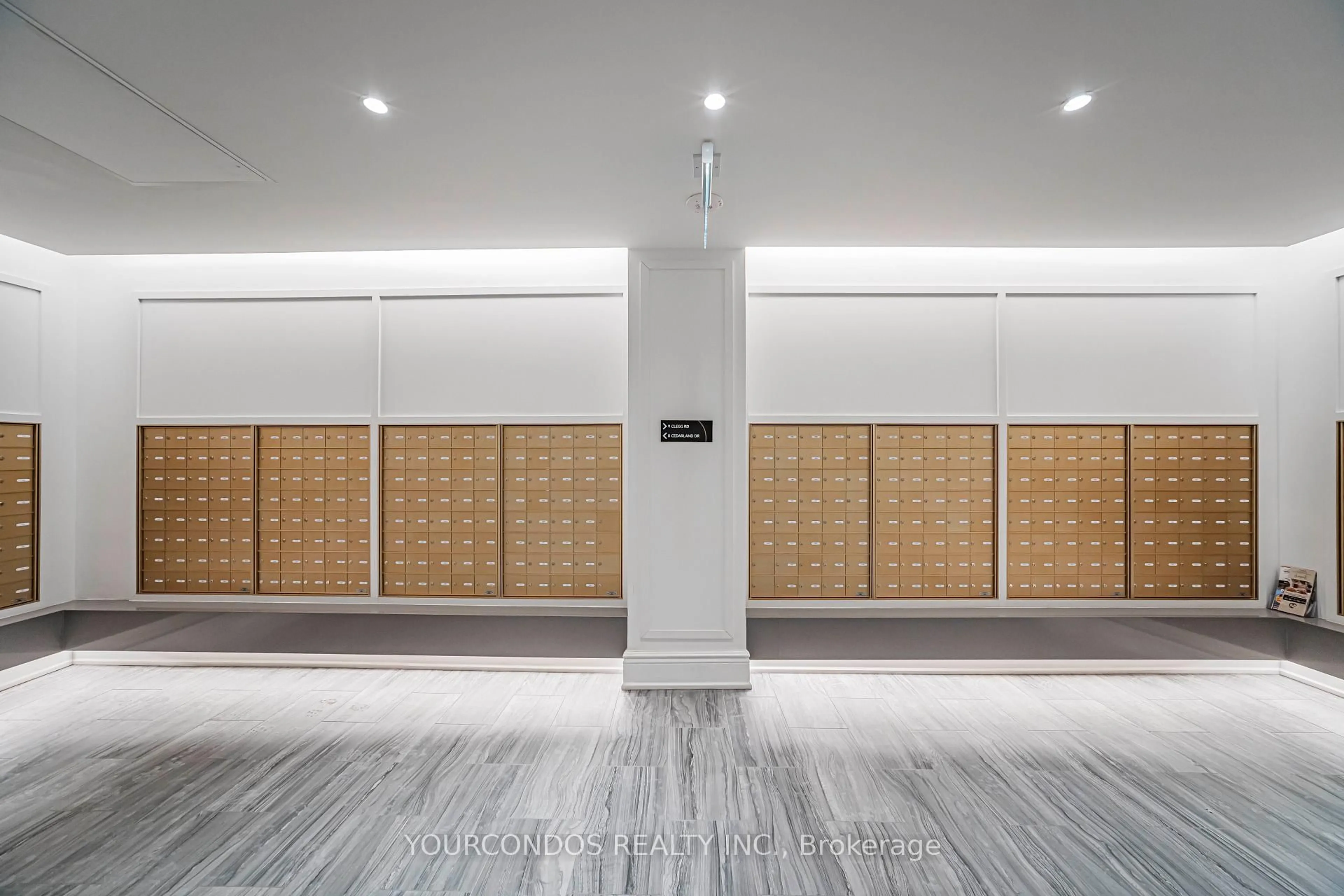 Indoor foyer for 8 Cedarland Dr #612, Markham Ontario L6G 0H4