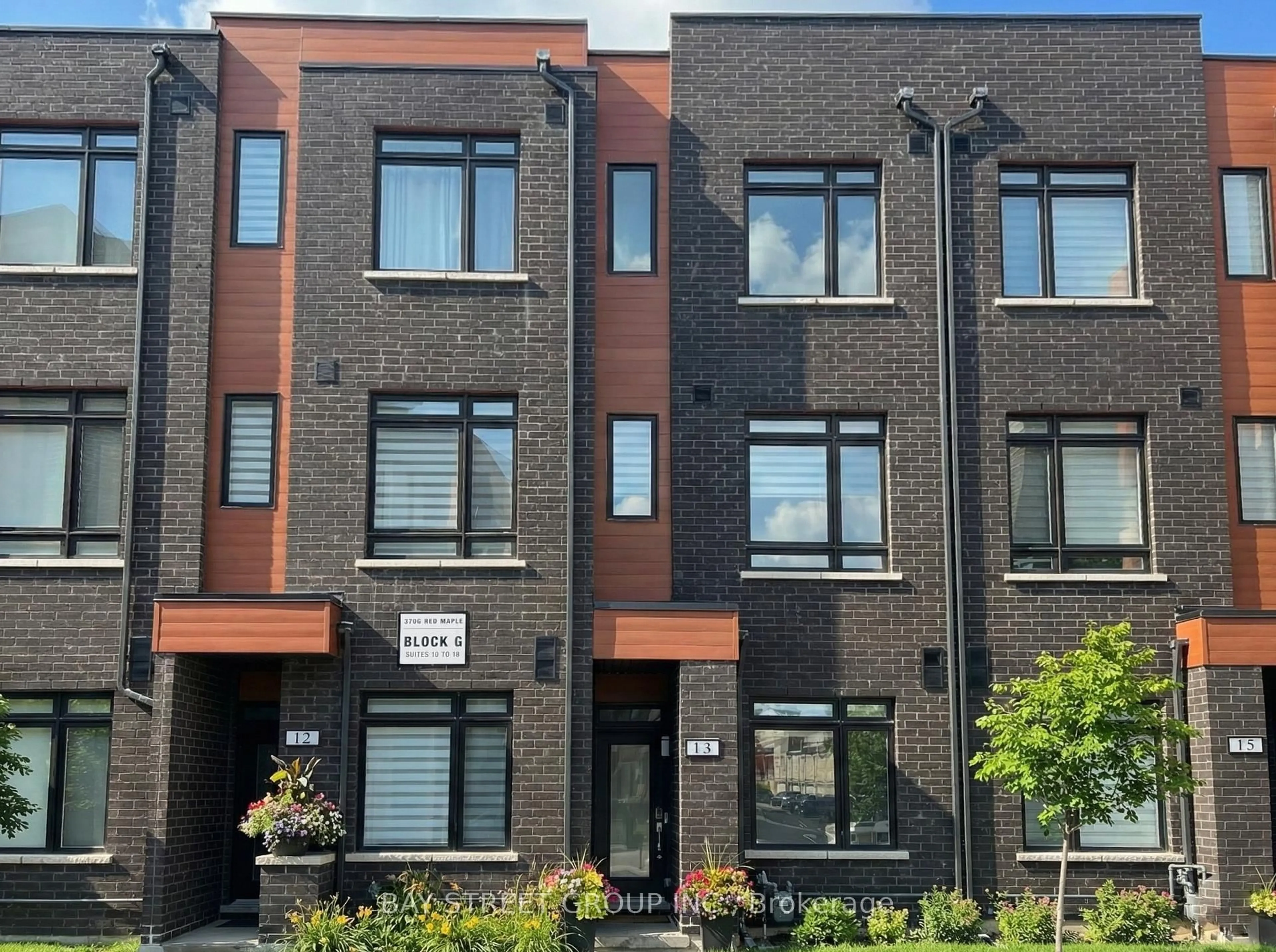 Home with brick exterior material, street for 370 Red Maple Rd #13, Richmond Hill Ontario L4C 5T4