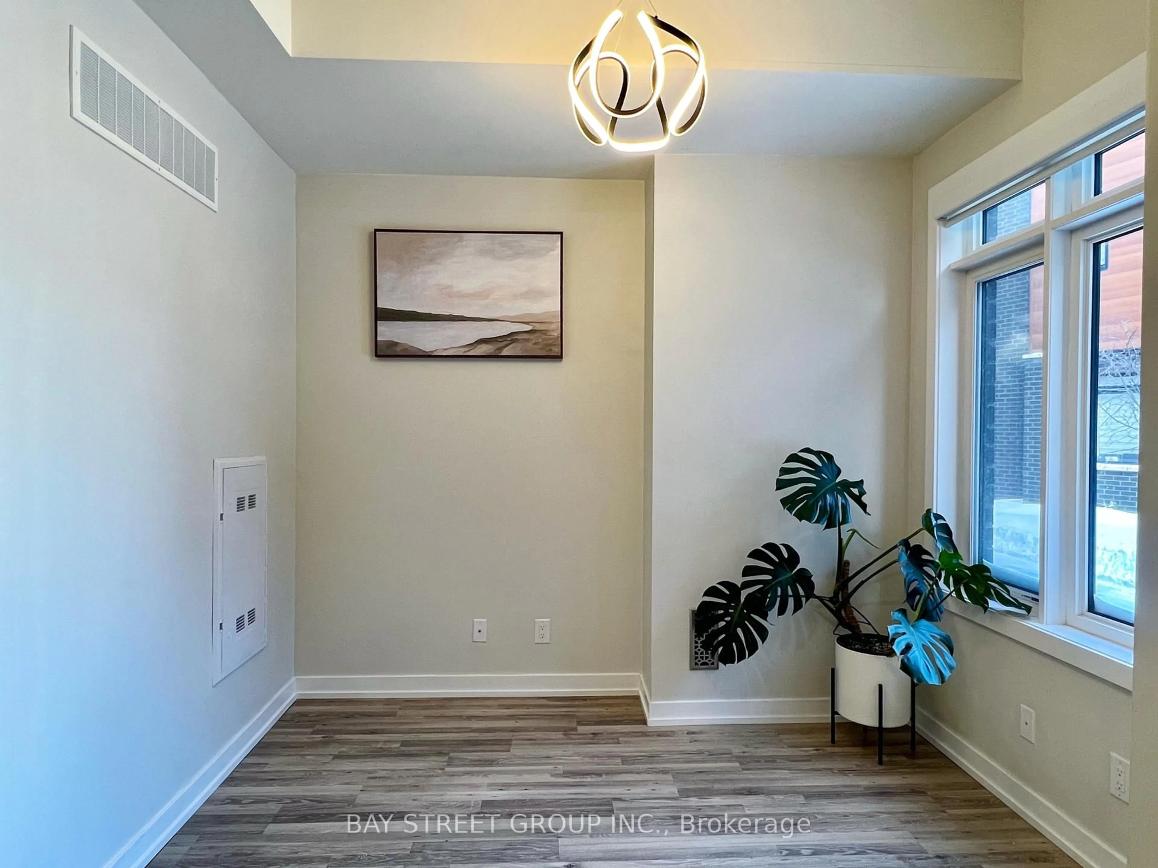 Indoor entryway for 370 Red Maple Rd #13, Richmond Hill Ontario L4C 5T4