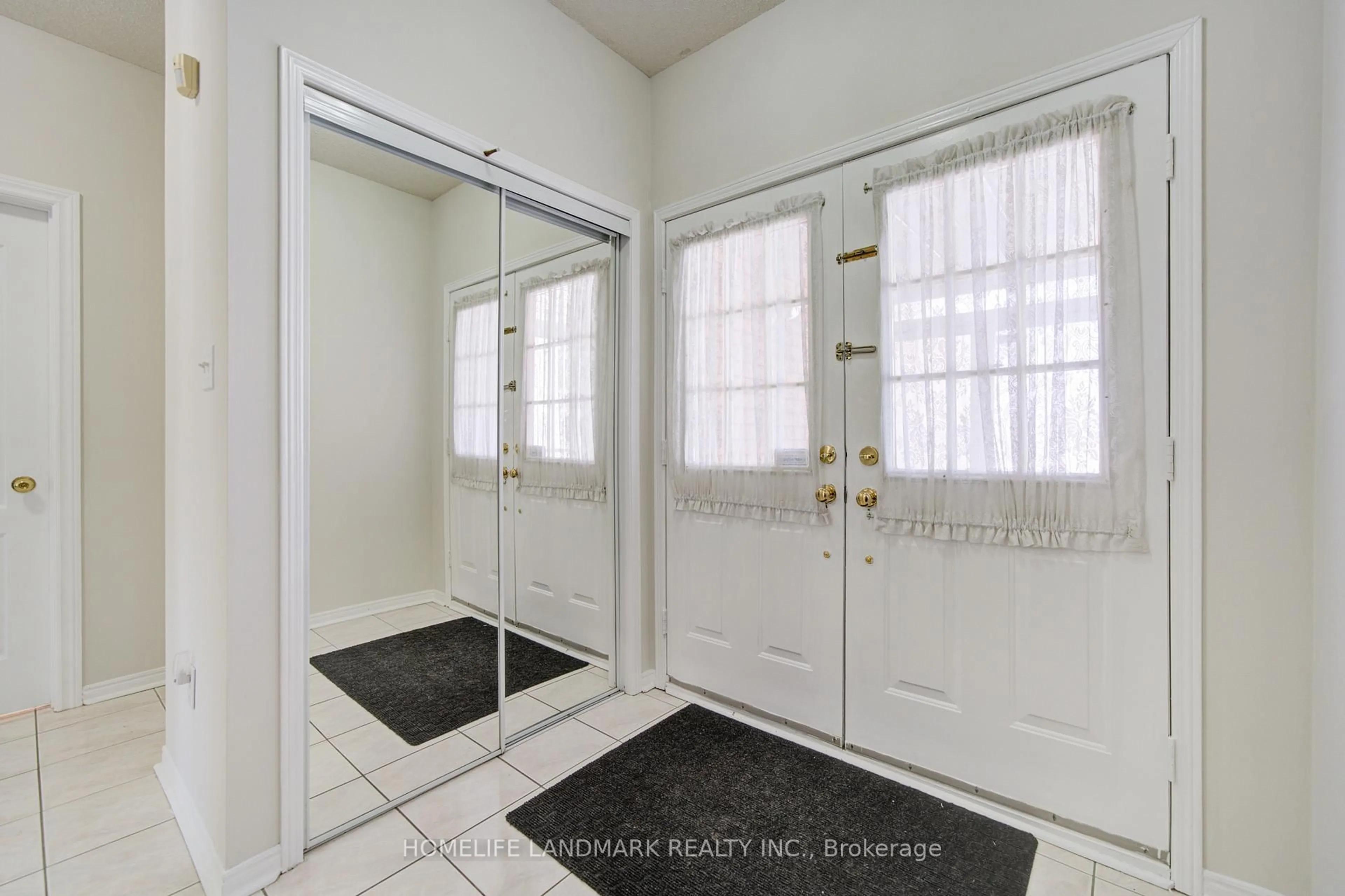 Indoor entryway for 7 Walden St, Markham Ontario L3S 3M1