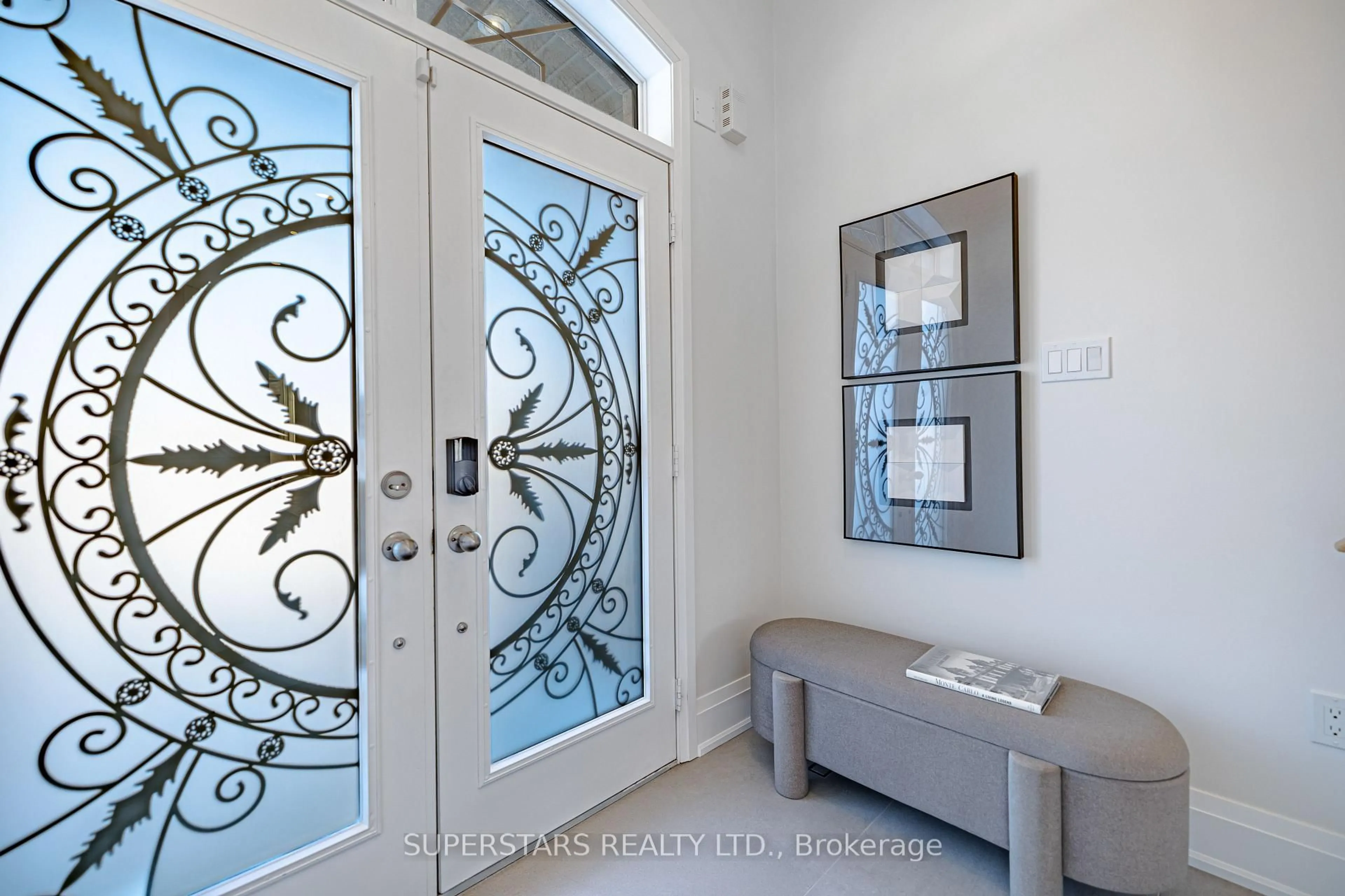 Indoor entryway for 288 Baker Hill Blvd, Whitchurch-Stouffville Ontario L4A 4P8