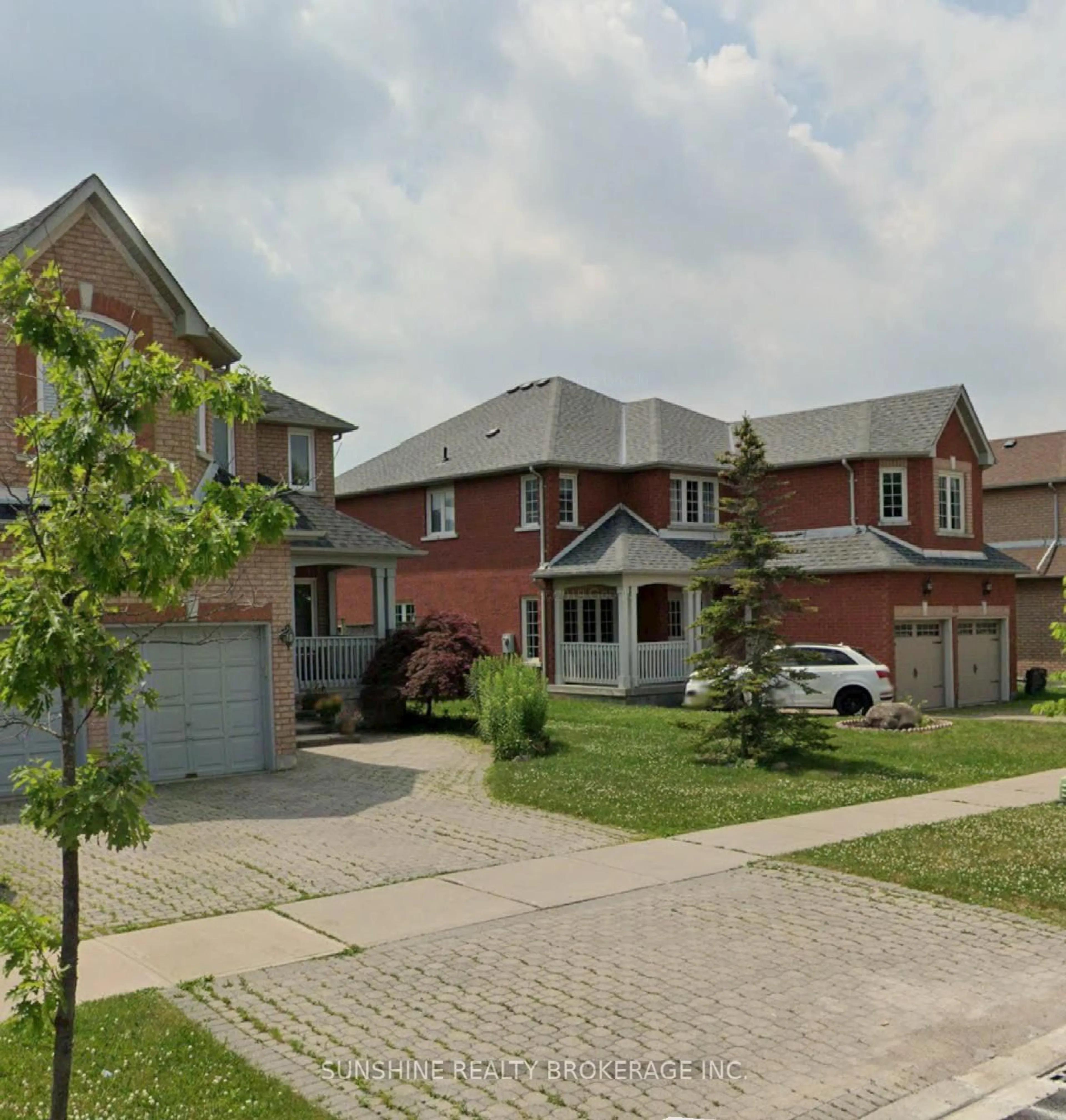 A pic from outside/outdoor area/front of a property/back of a property/a pic from drone, street for 31 Subrisco Ave, Richmond Hill Ontario L4S 1B2