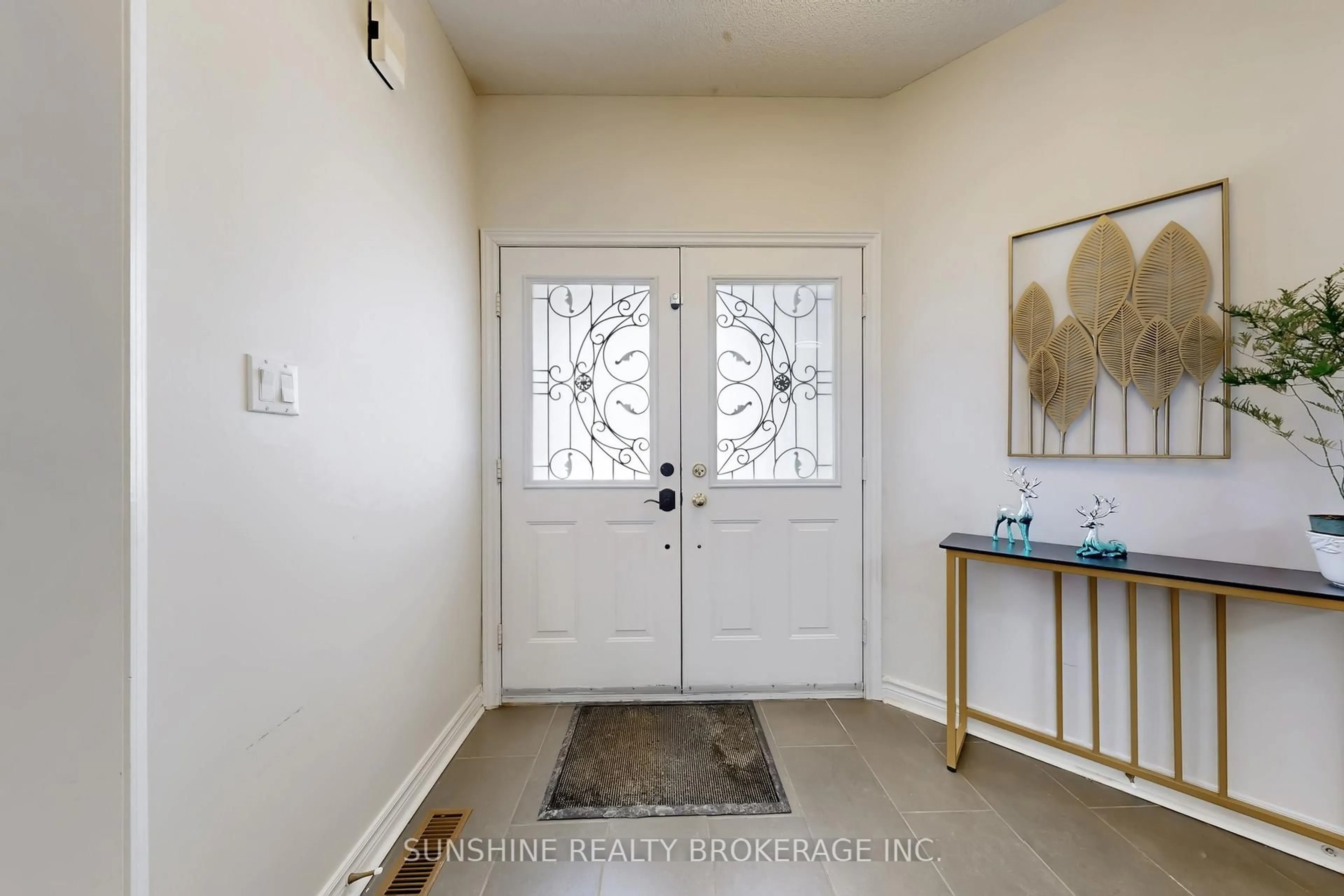 Indoor entryway for 31 Subrisco Ave, Richmond Hill Ontario L4S 1B2