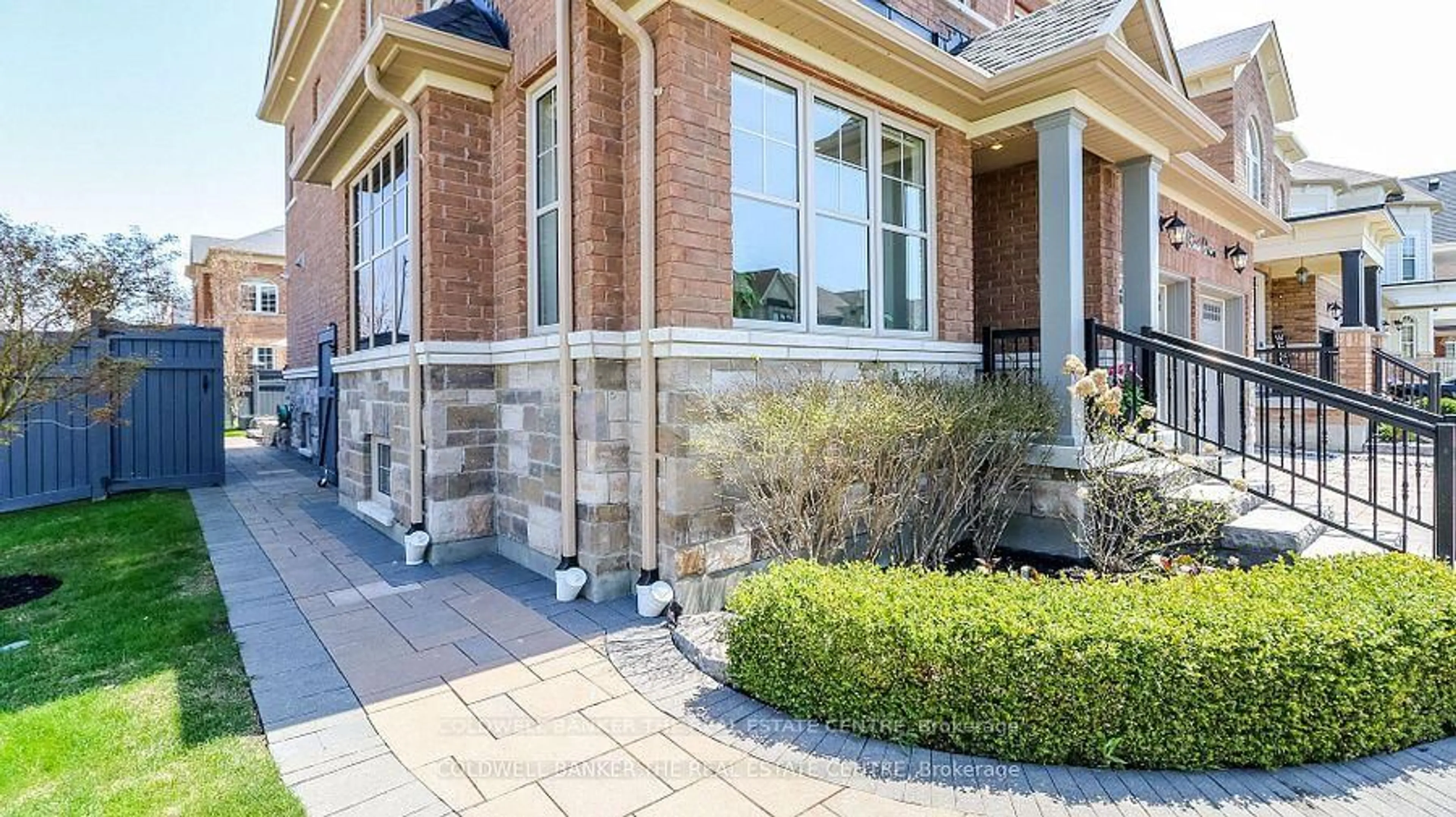 Home with brick exterior material, street for 59 Leith Dr, Bradford West Gwillimbury Ontario L3Z 0V6