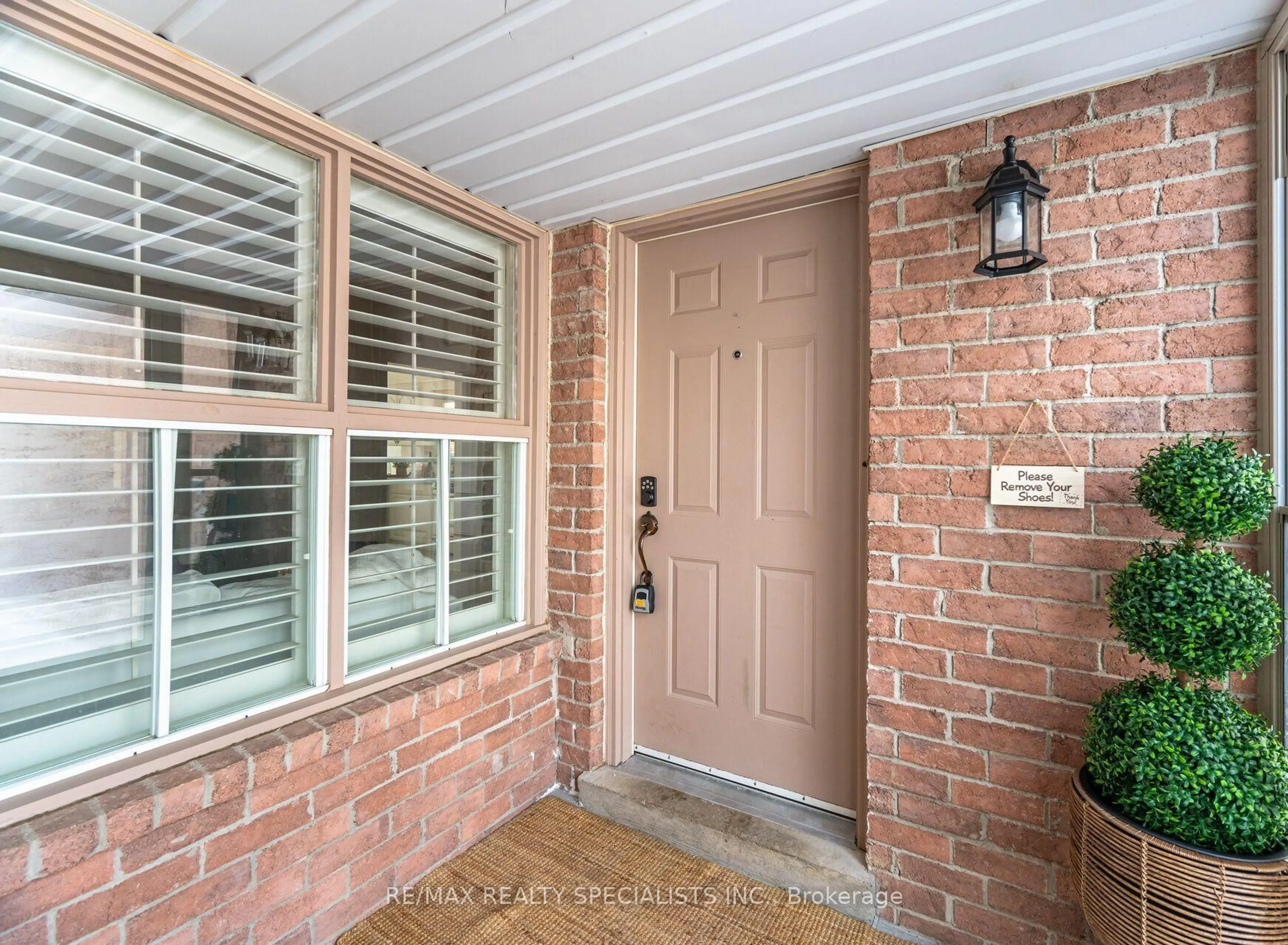Indoor entryway for 67 Gray Cres, Richmond Hill Ontario L4C 5V4