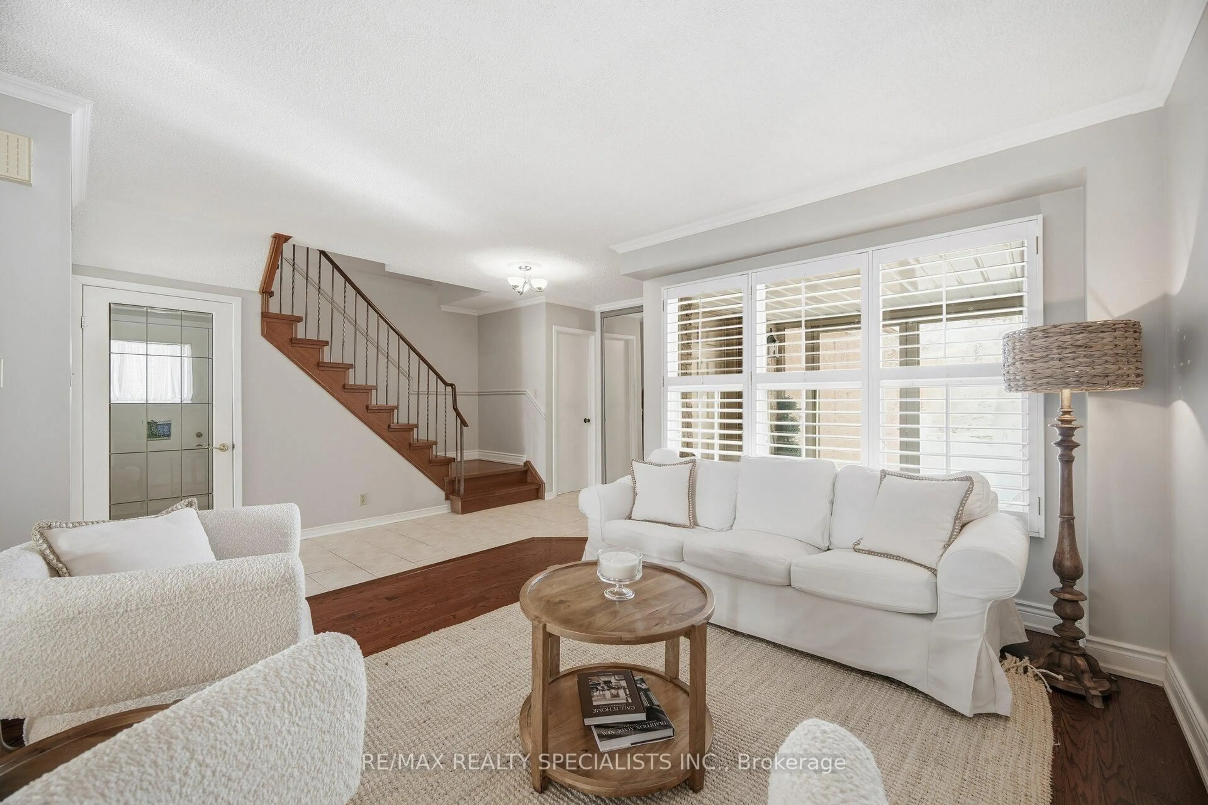 Living room with furniture, unknown for 67 Gray Cres, Richmond Hill Ontario L4C 5V4